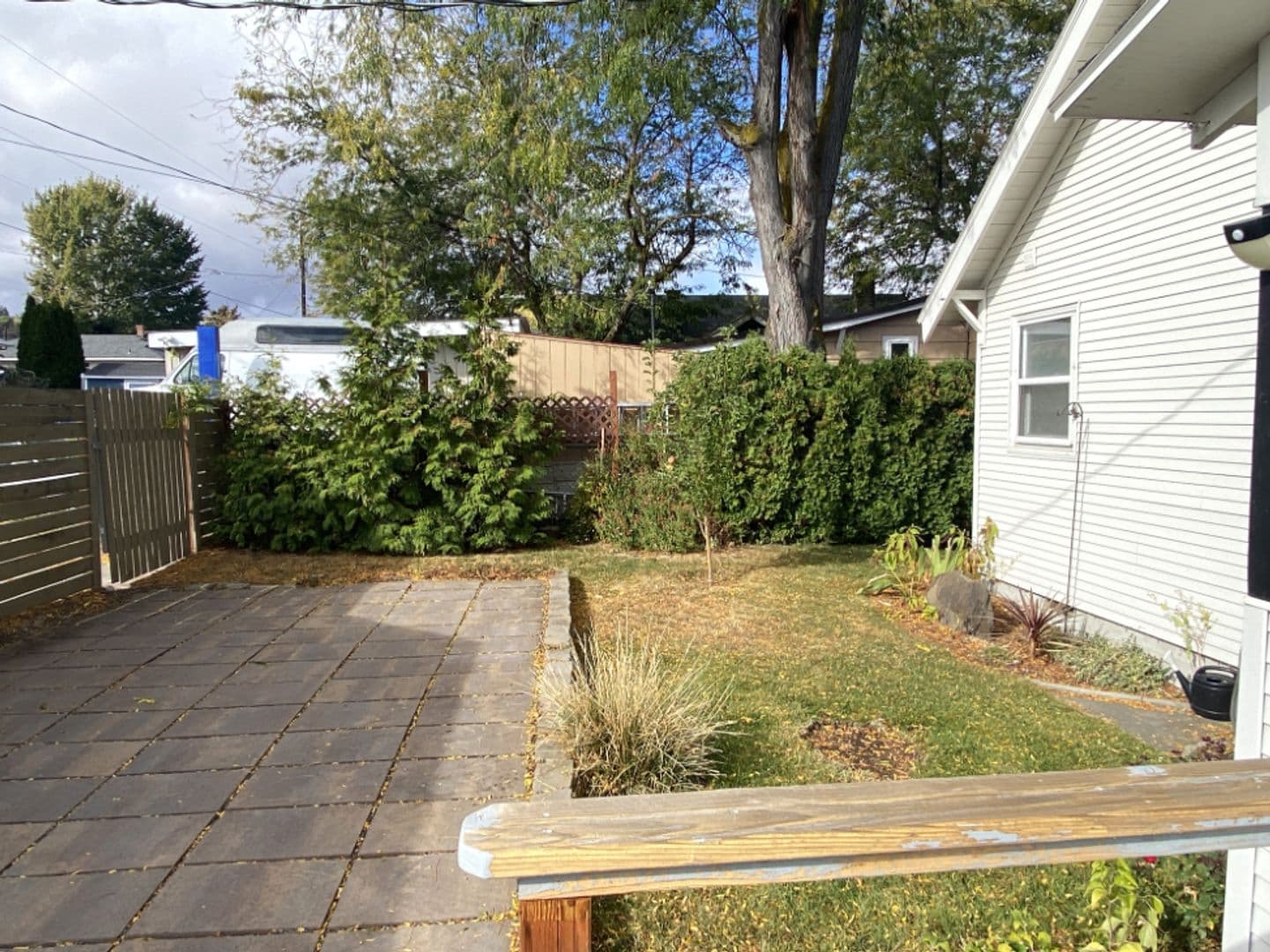 The Dalles House: 1222 E 8th St