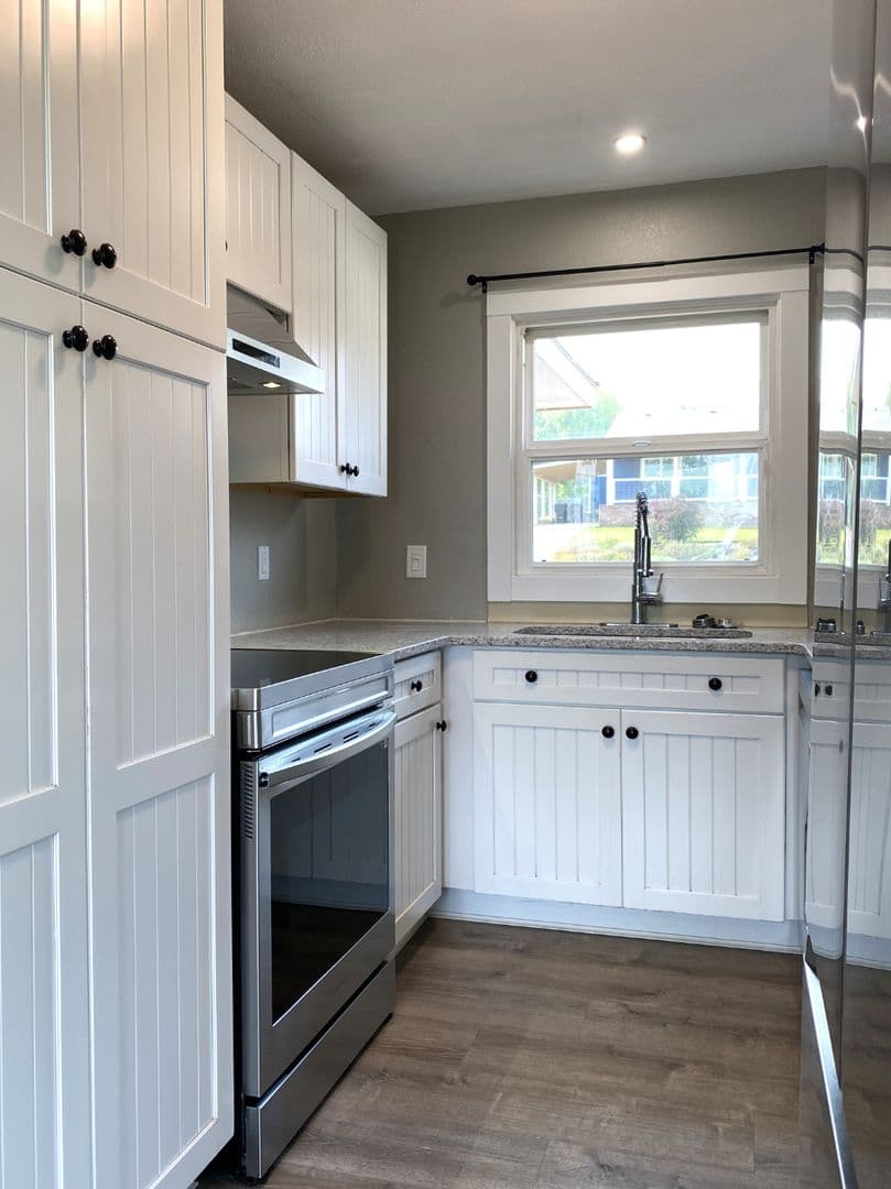 The Dalles House: 2207 E 10th St