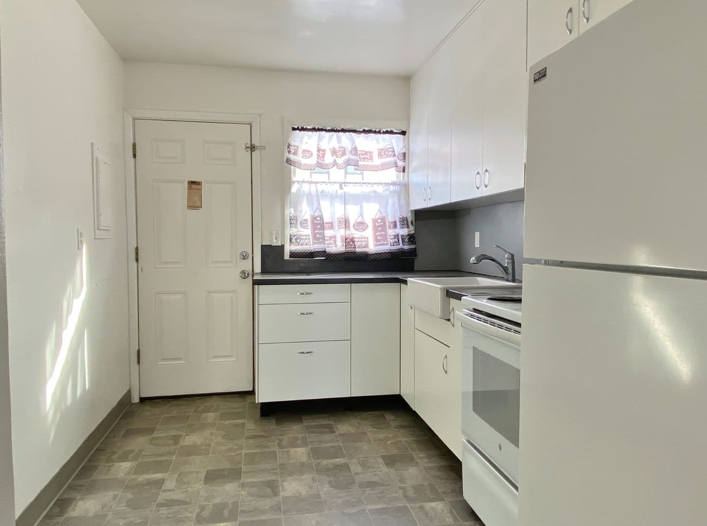 The Dalles Apartment: 906 Union St