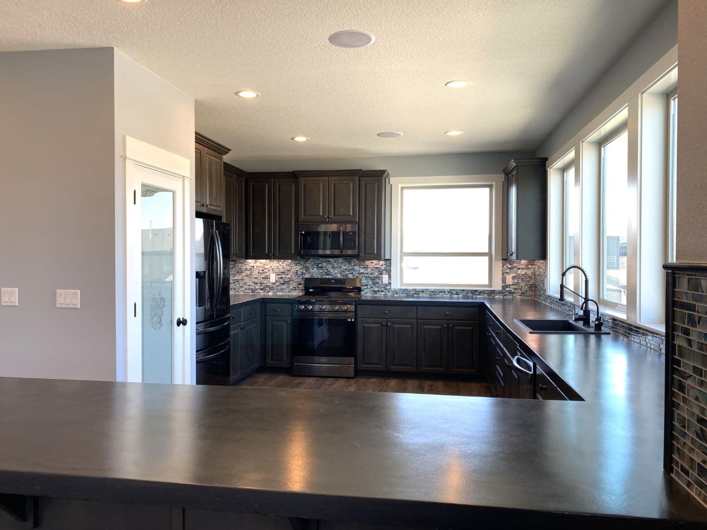 The Dalles House: 112 Southshore Ave