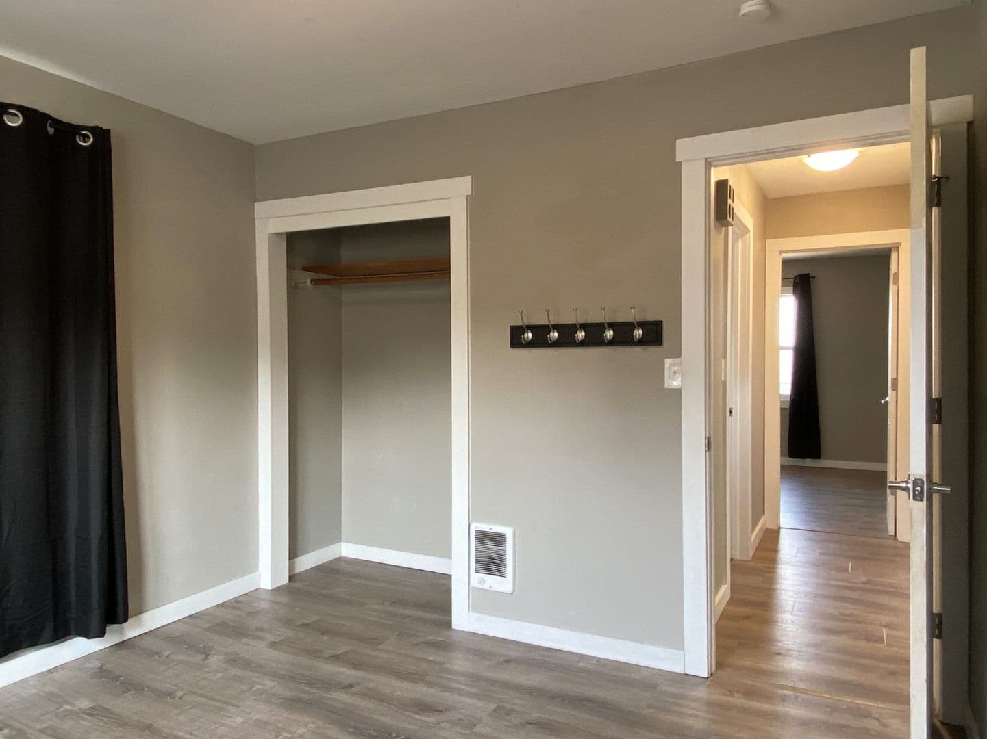 The Dalles House: 2207 E 10th St