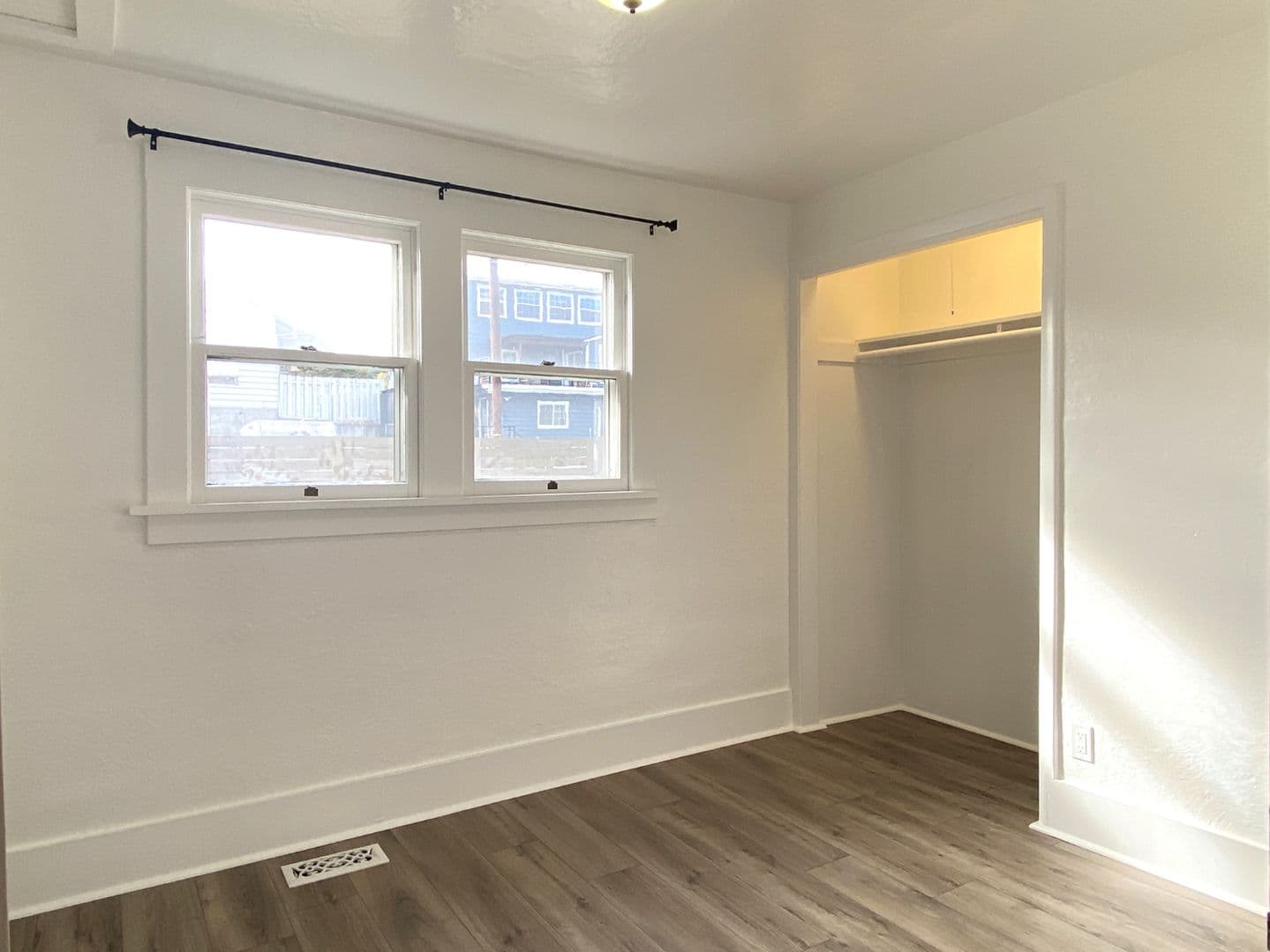 The Dalles House: 1222 E 8th St
