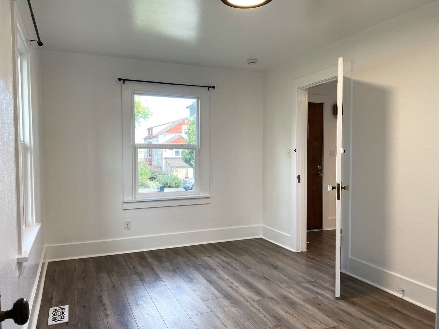 The Dalles House: 1222 E 8th St