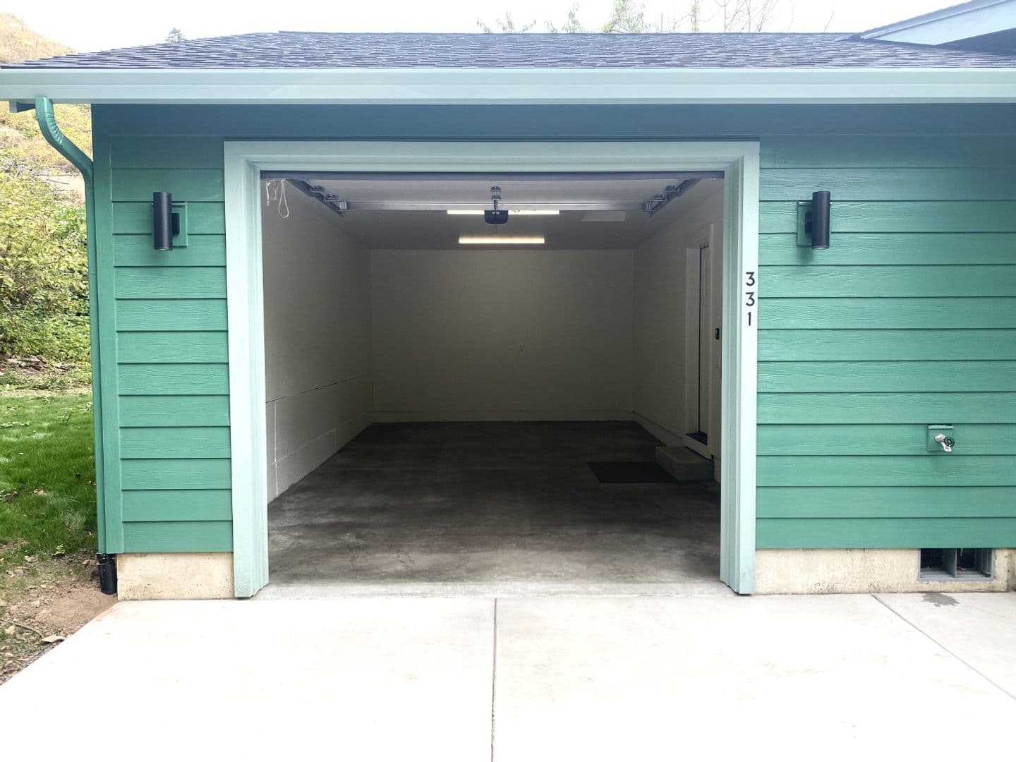 Carson House: 331 Glur Rd