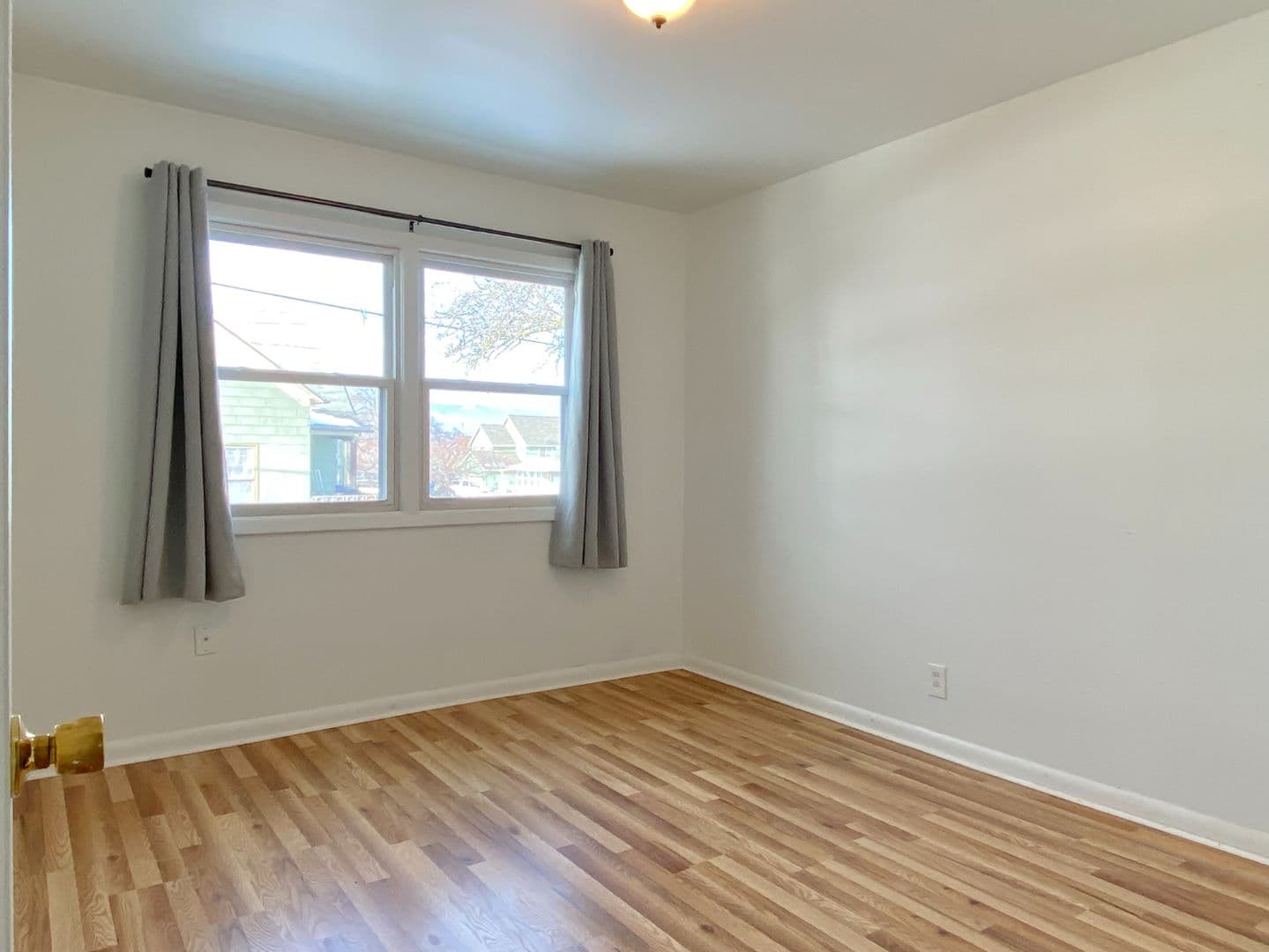 The Dalles Apartment: 906 Union St