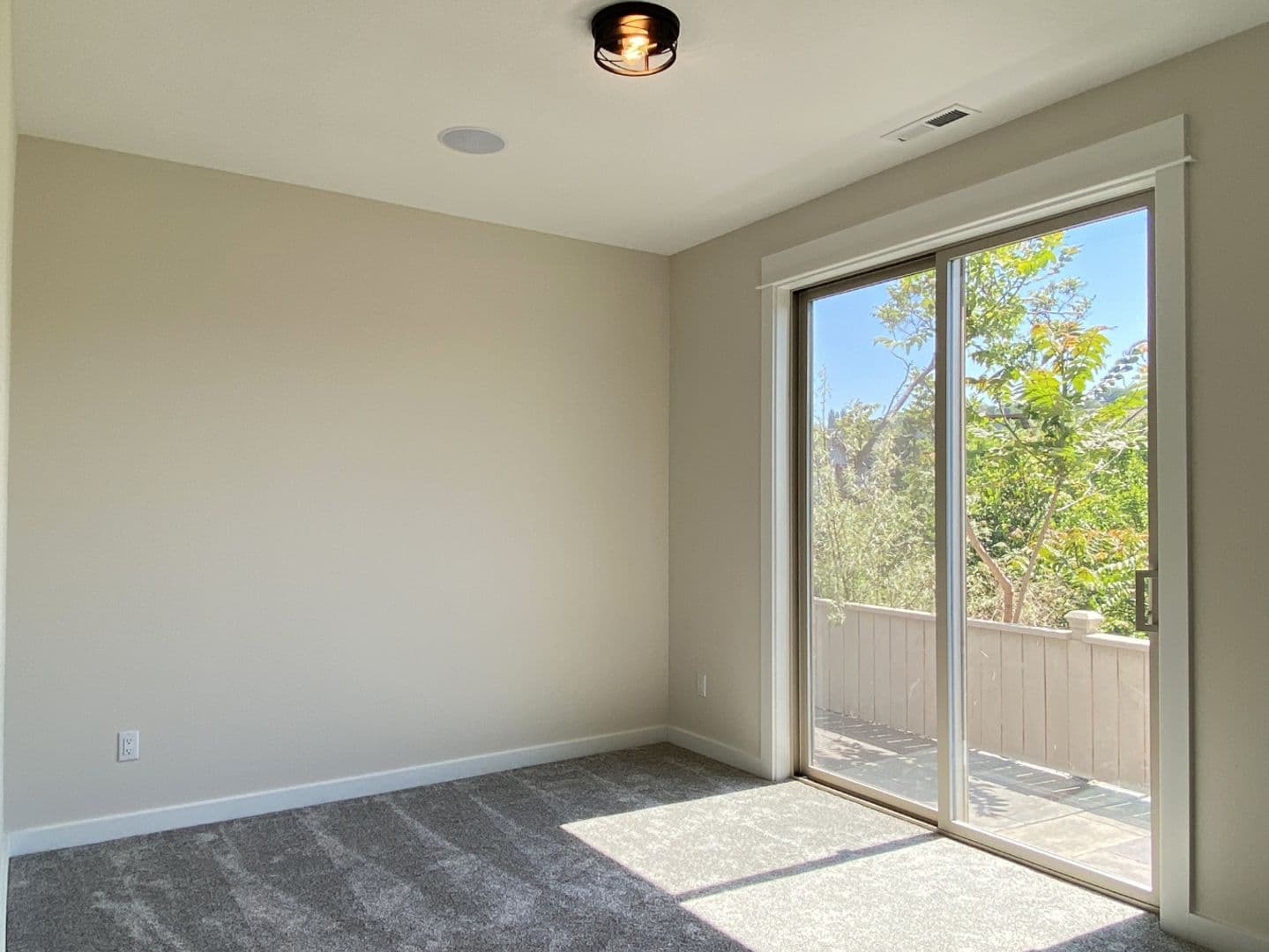 The Dalles House: 112 Southshore Ave