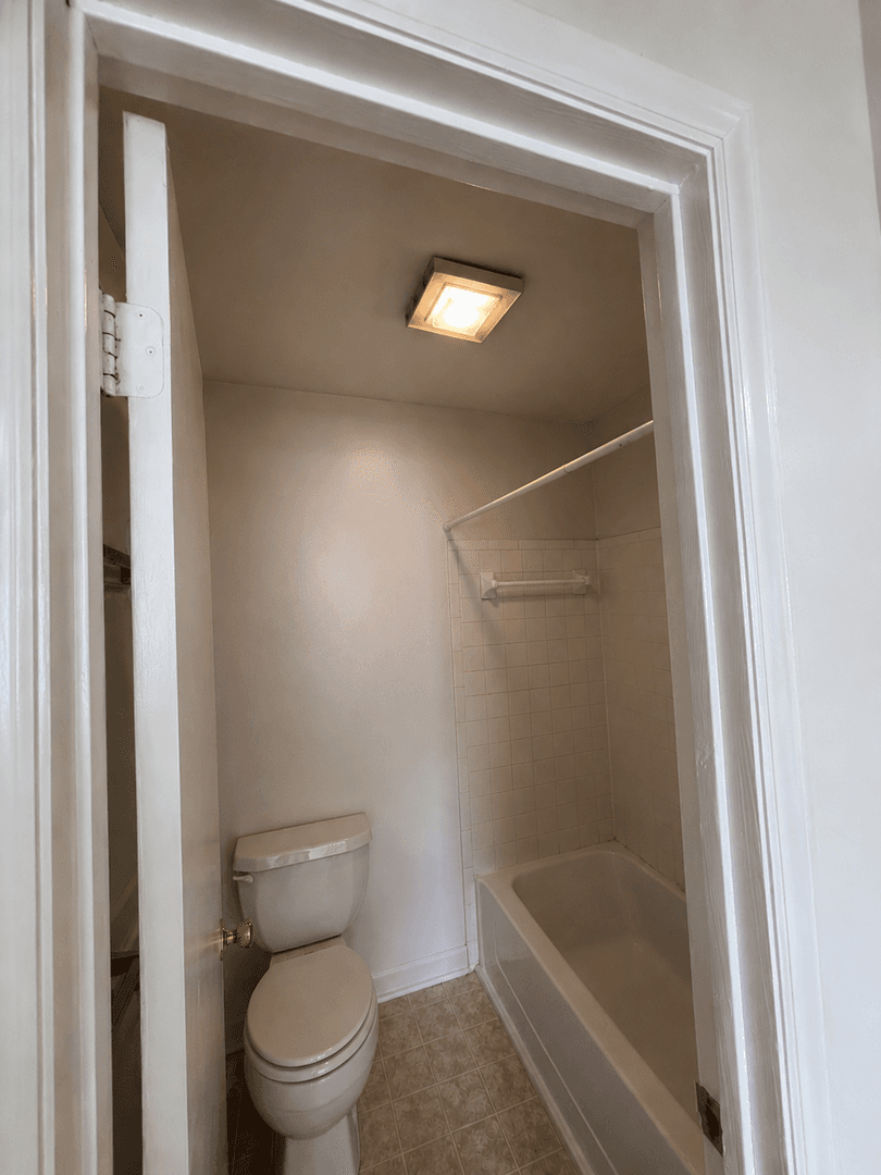Raleigh Townhome: 2502-201 Avent Ferry Rd+