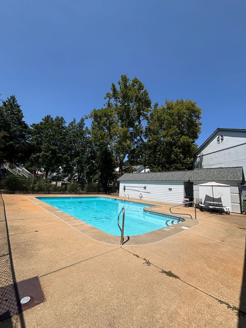 Raleigh House: 2516-204 Avent Ferry Rd