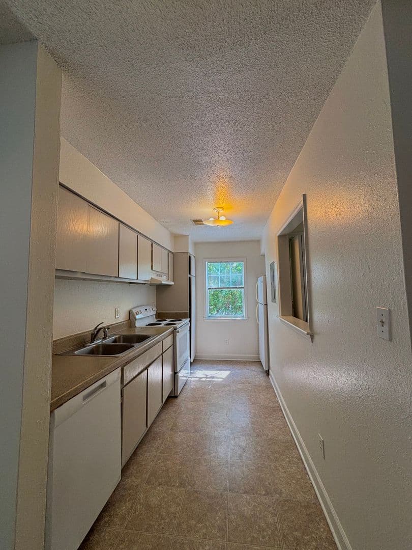 Raleigh Townhome: 2502-201 Avent Ferry Rd+
