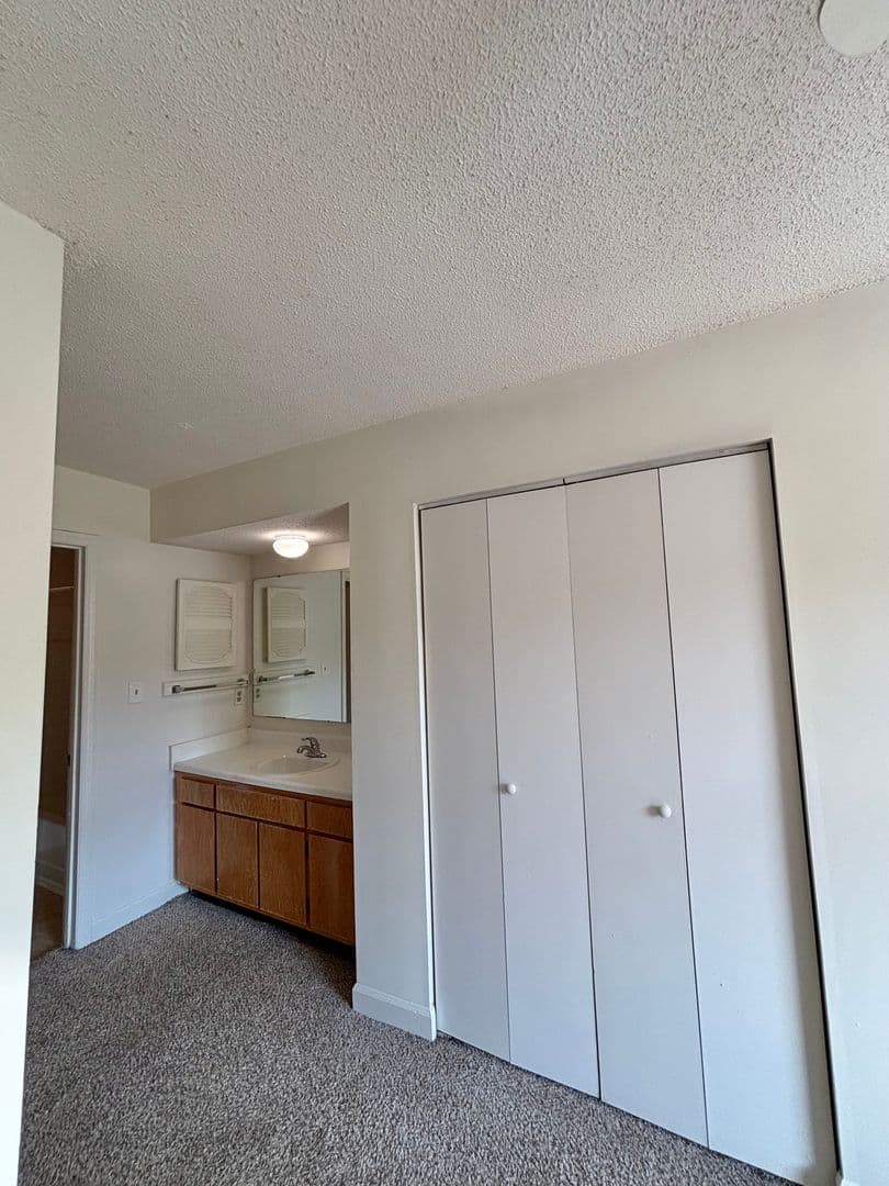 Raleigh Townhome: 2502-201 Avent Ferry Rd+