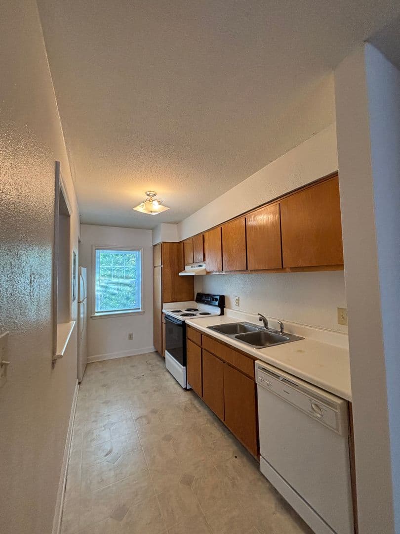 Raleigh House: 2516-204 Avent Ferry Rd