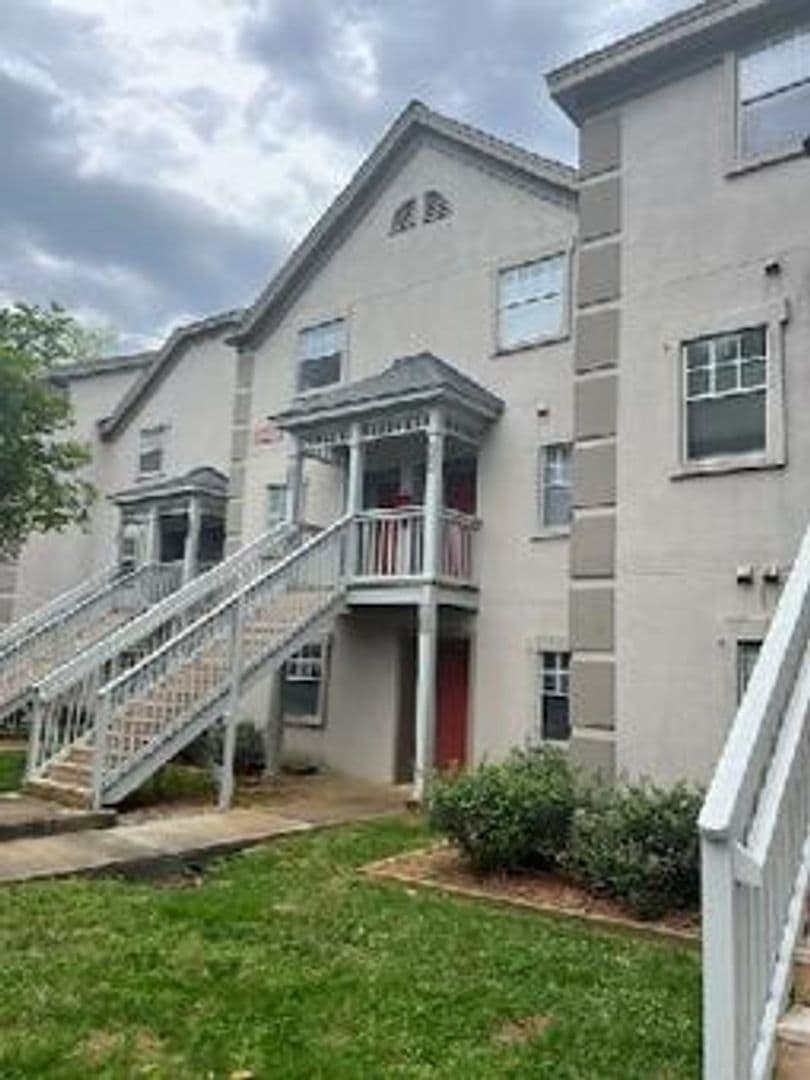 Raleigh House: 2500-102 Avent Ferry Rd