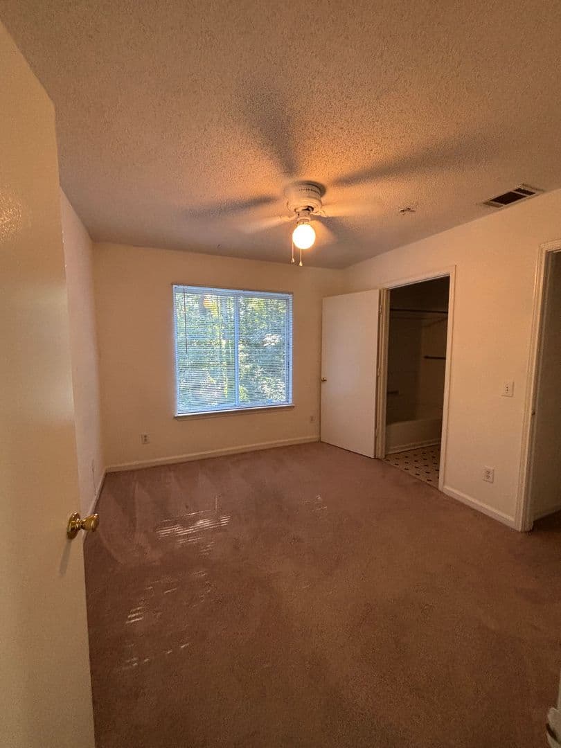 Raleigh House: 1521-103 GRADUATE LN