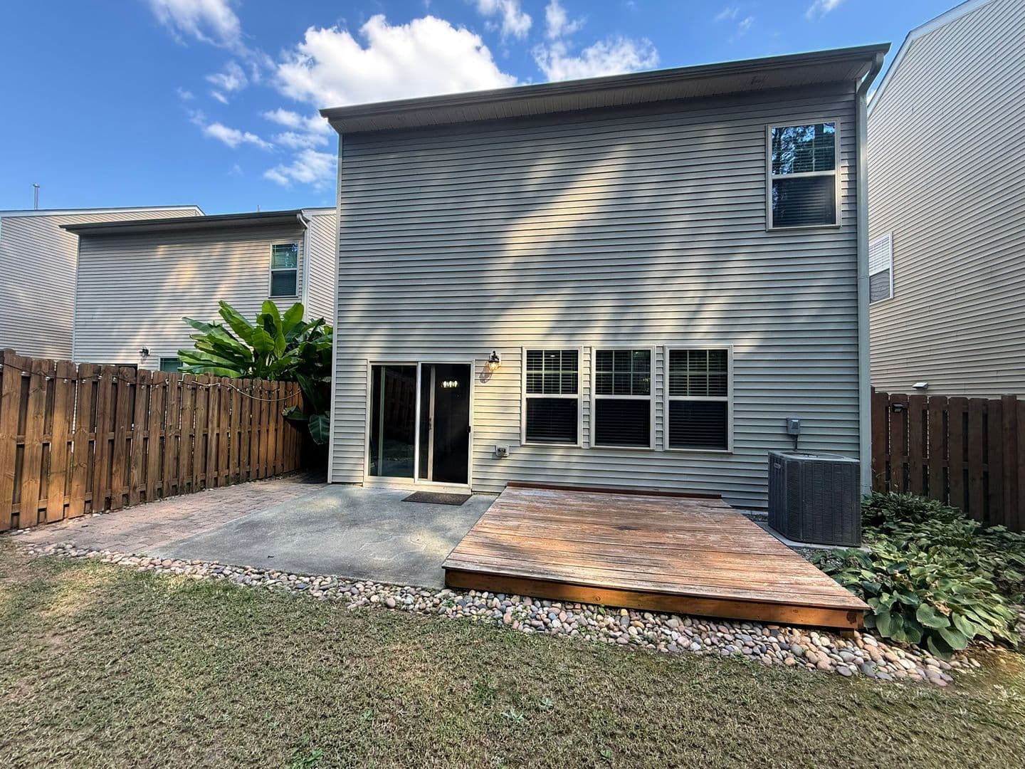 Durham House: 1052 Spacious Skies Lane