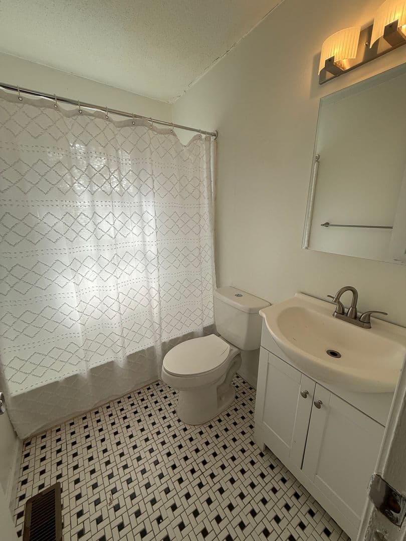 Raleigh Apartment: 3821 Lupton Circle