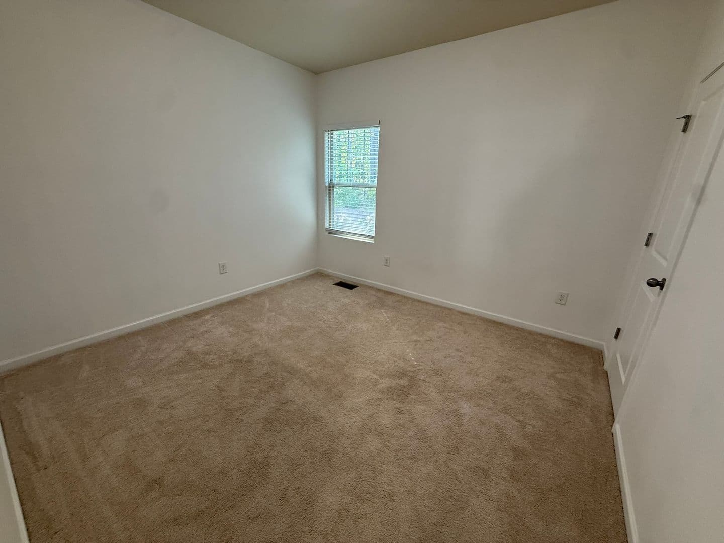 Durham House: 1052 Spacious Skies Lane