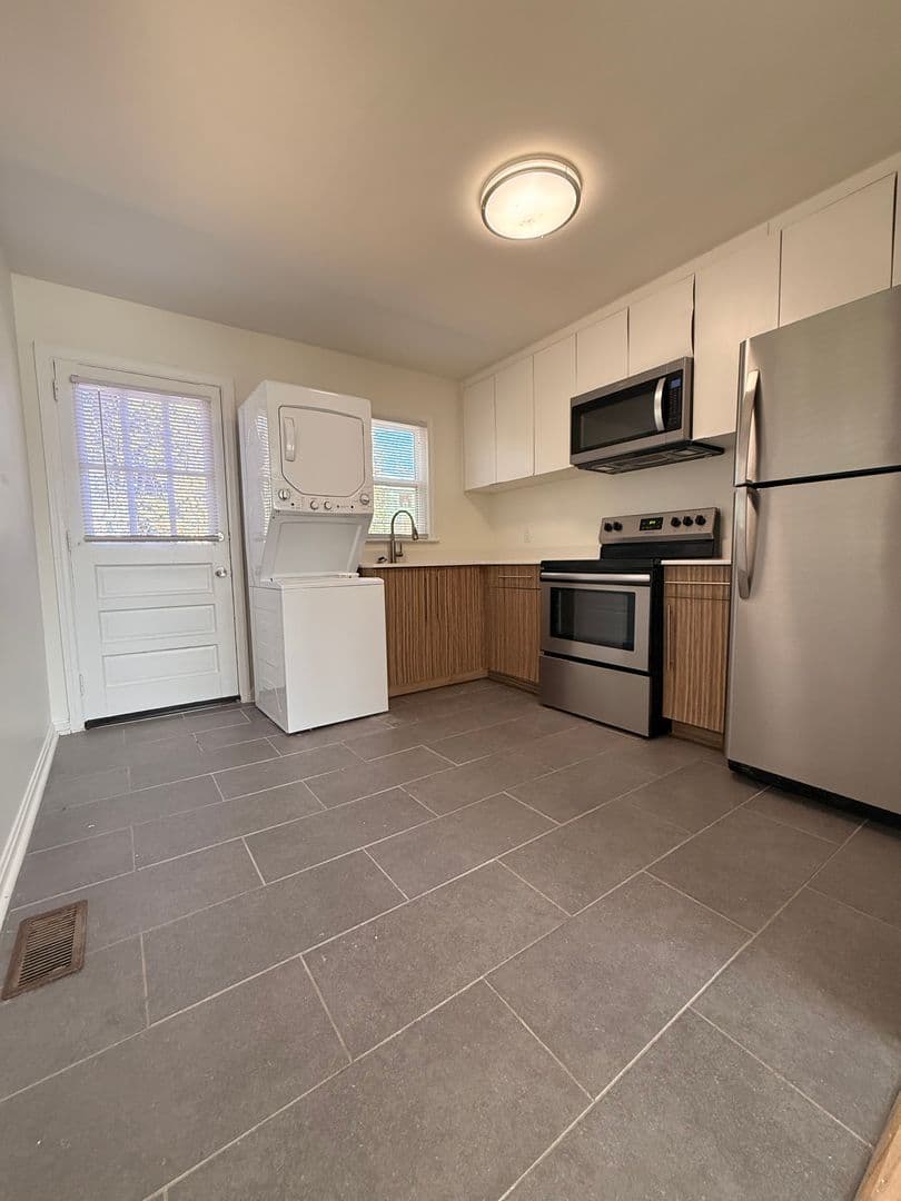 Raleigh Apartment: 3821 Lupton Circle