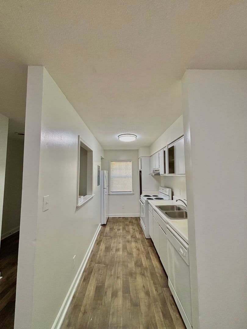 Raleigh House: 2520 Avent Ferry Rd Unit 202 - 202