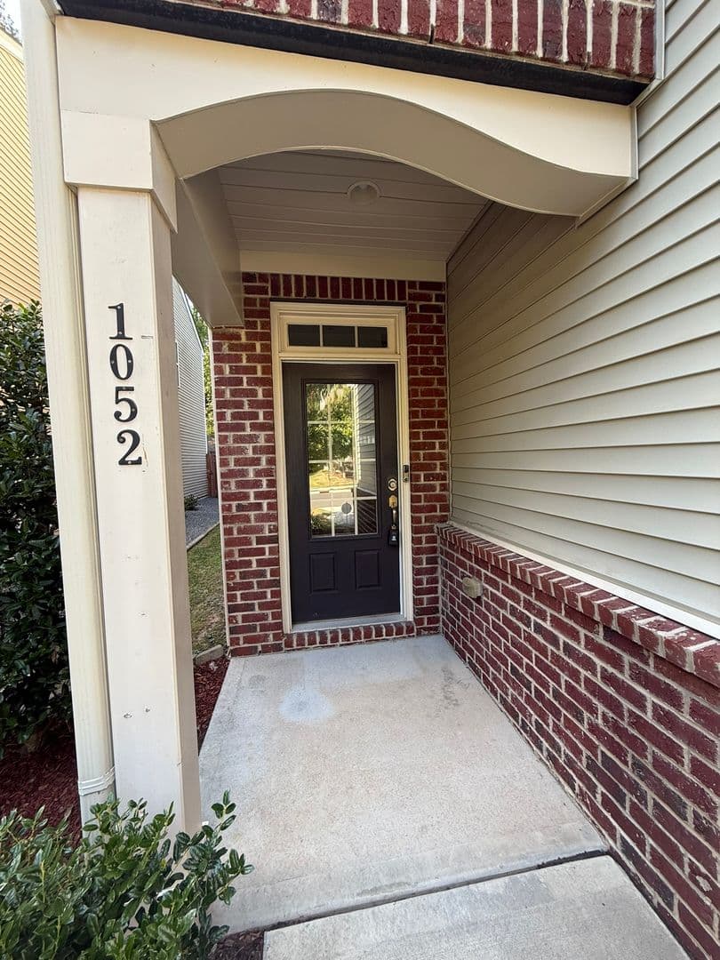 Durham House: 1052 Spacious Skies Lane