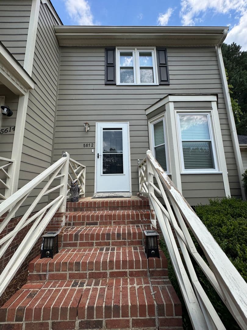 Raleigh House: 5612 Darrow Drive