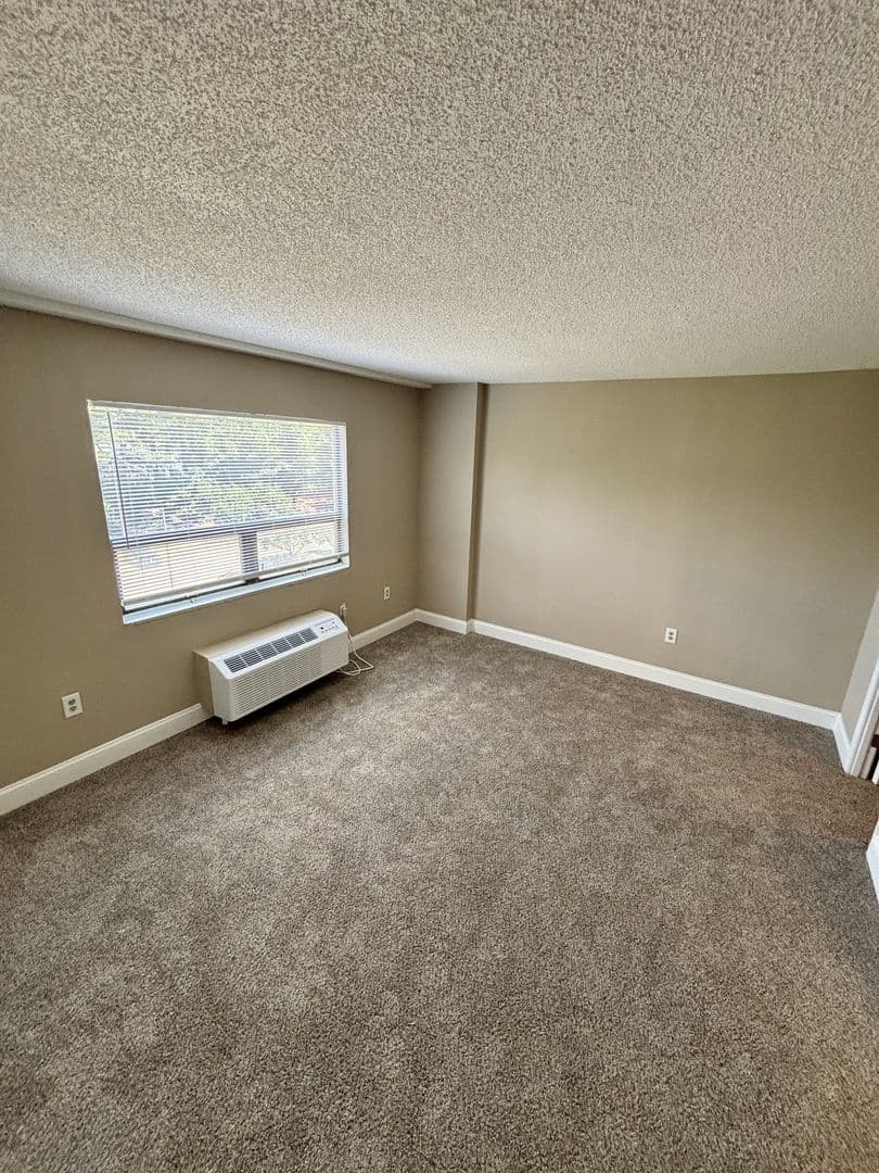 Raleigh Condo: 4700 Westgrove Street 516
