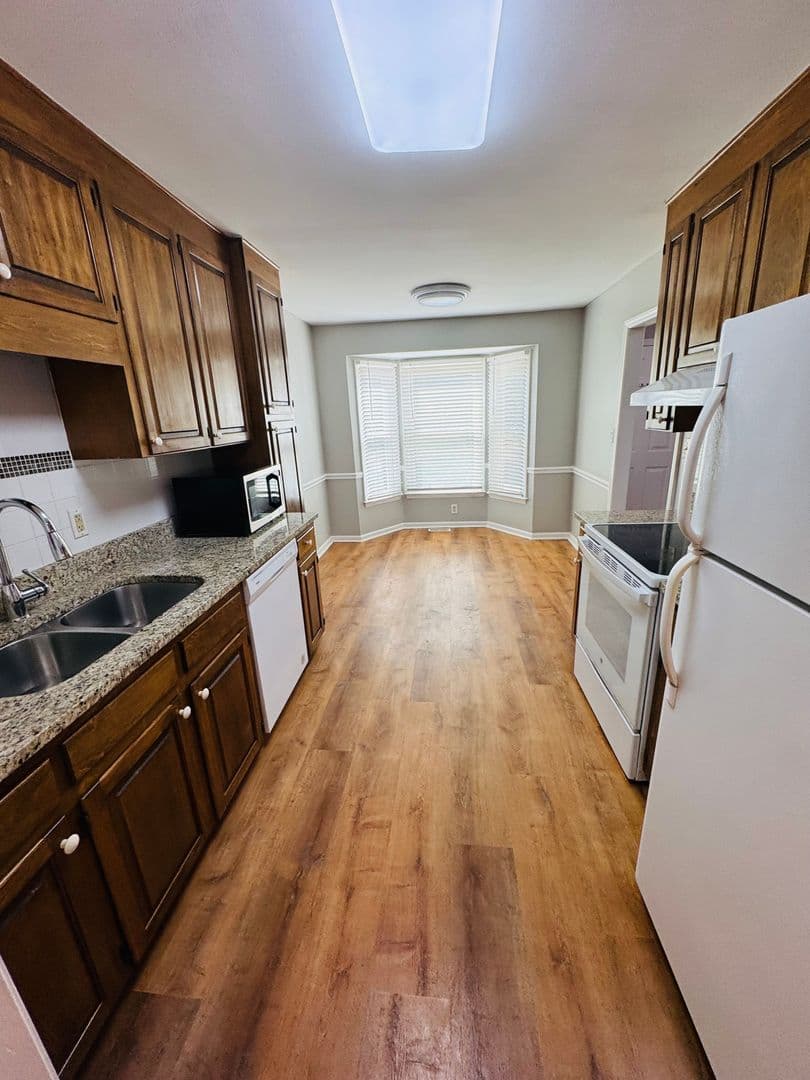 Raleigh House: 5612 Darrow Drive