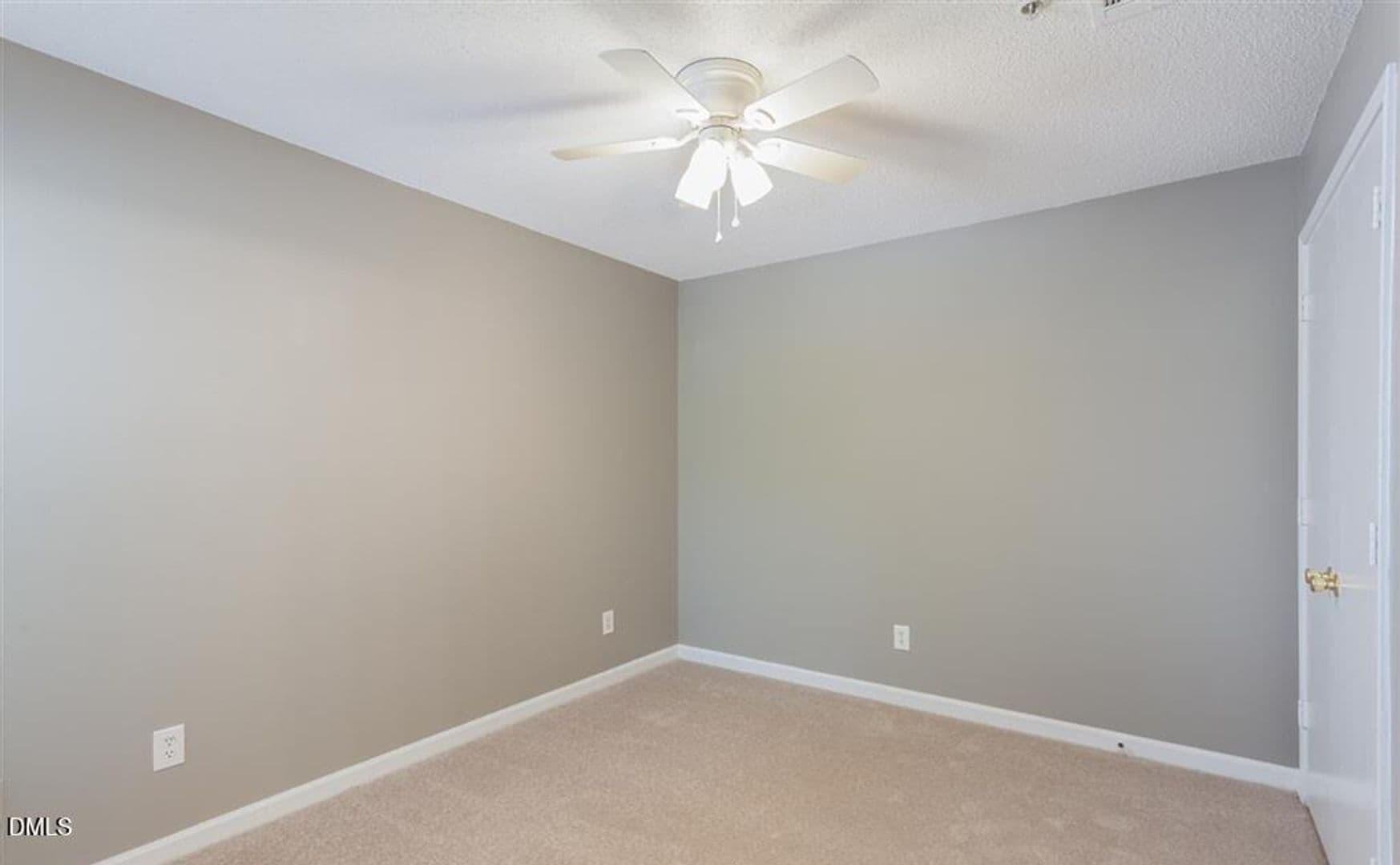 Raleigh House: 1521-304 GRADUATE LN