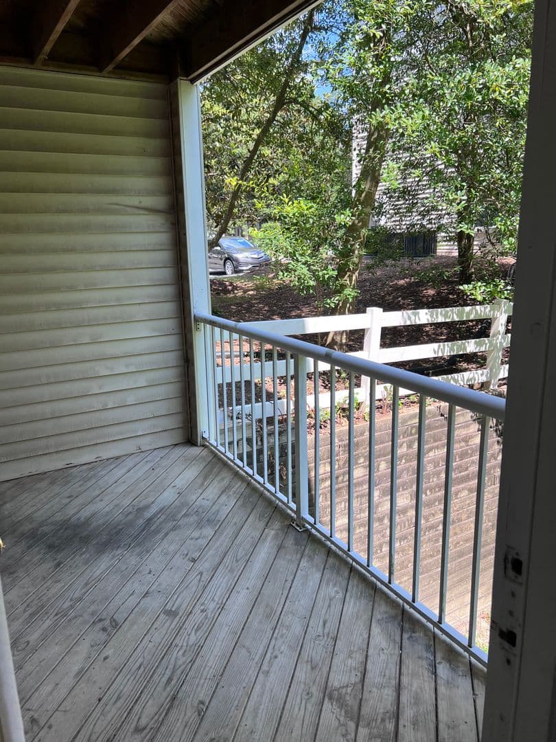 Raleigh House: 1521-103 GRADUATE LN