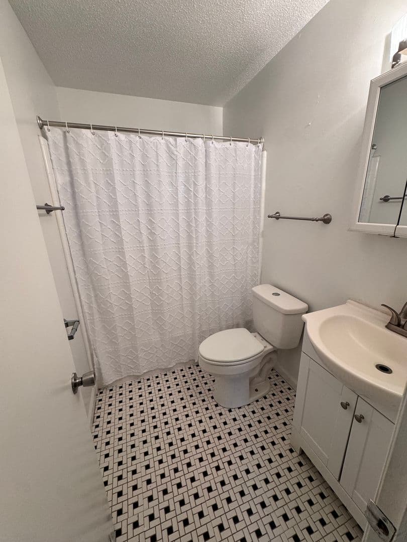 Raleigh Apartment: 3821 Lupton Circle