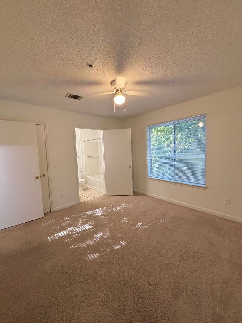Raleigh House: 1521-103 GRADUATE LN