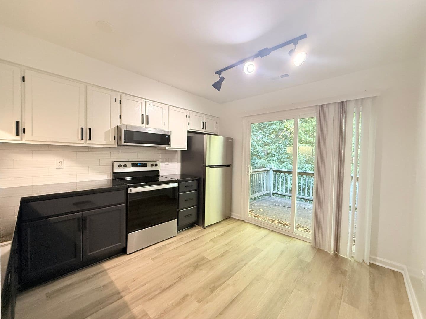 Wake Forest Apartment: 347 C  W Oak Ave