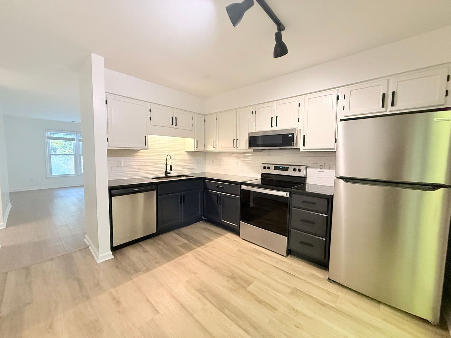 Wake Forest Apartment: 347 C  W Oak Ave