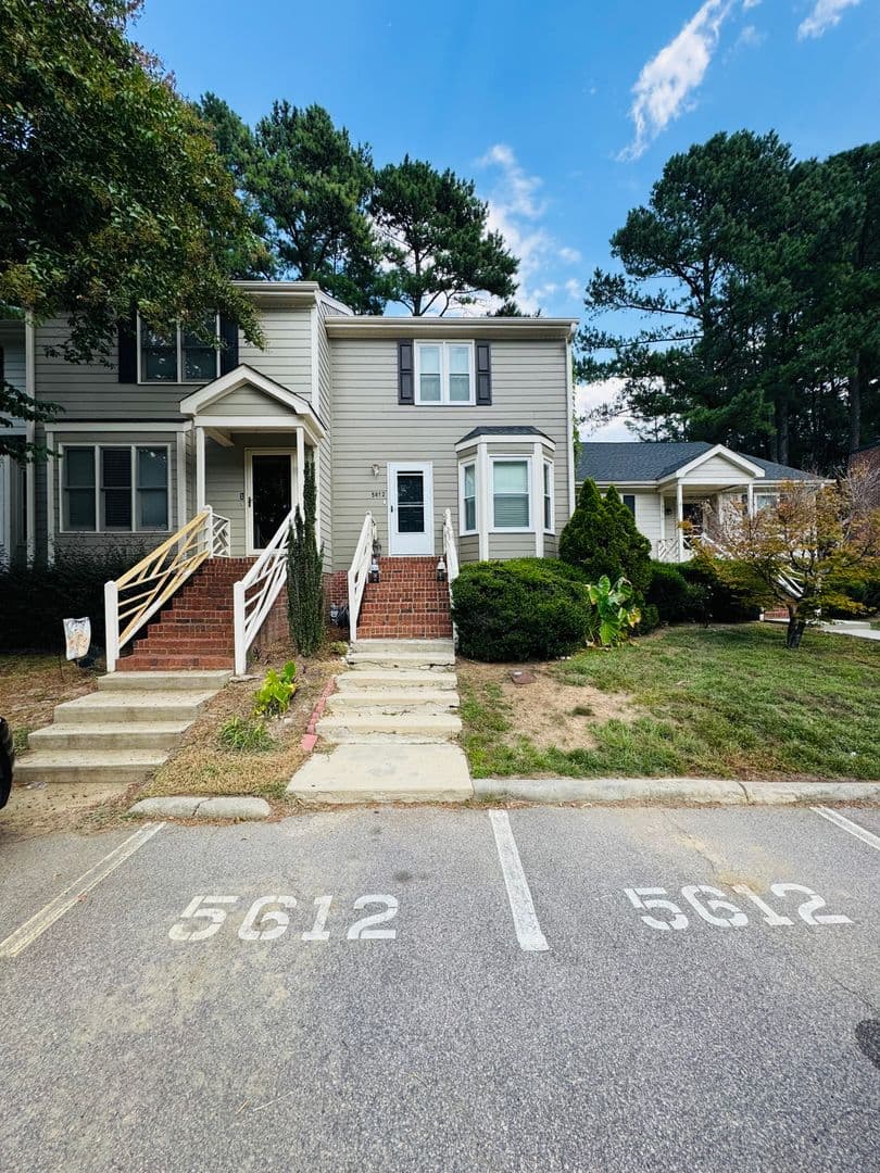 Raleigh House: 5612 Darrow Drive