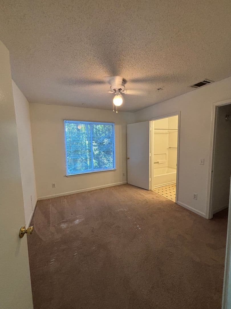 Raleigh House: 1521-103 GRADUATE LN
