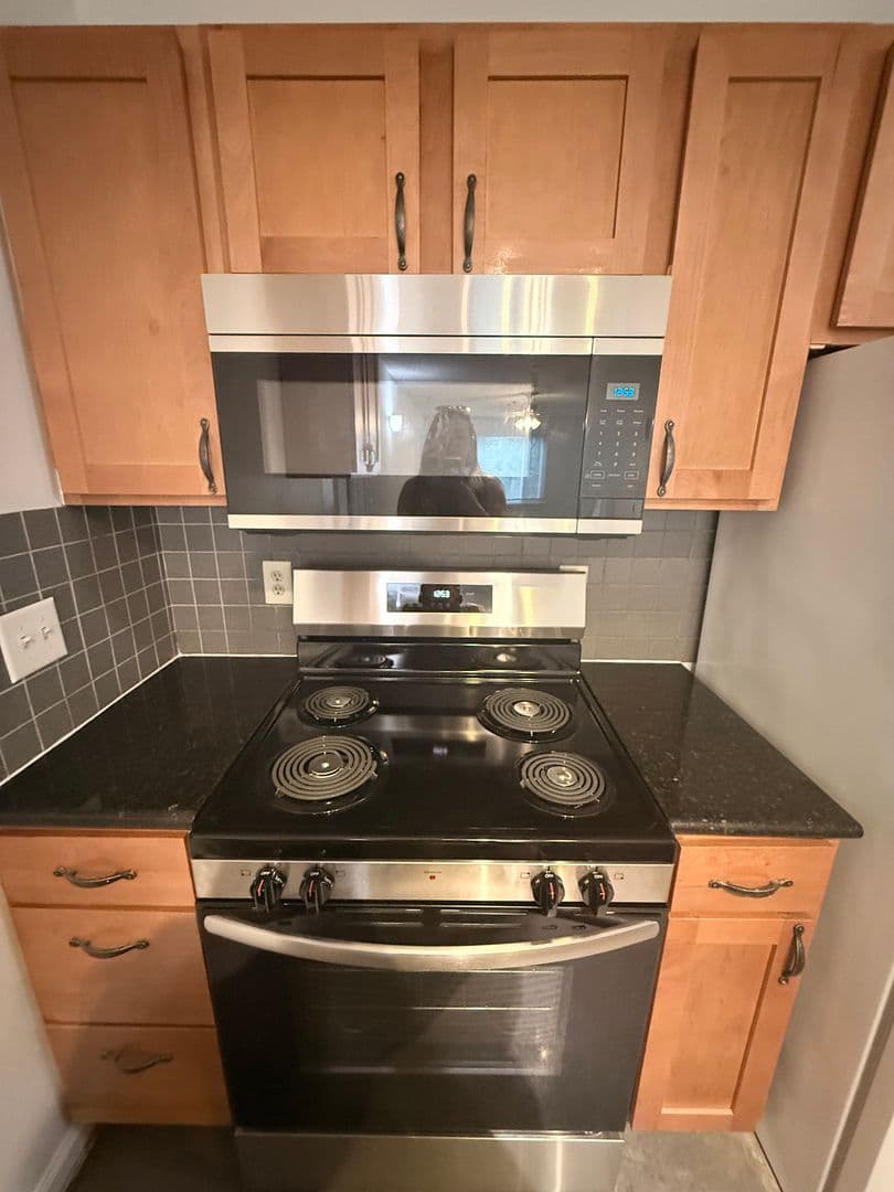 RALEIGH House: 1511-102 GRADUATE LN