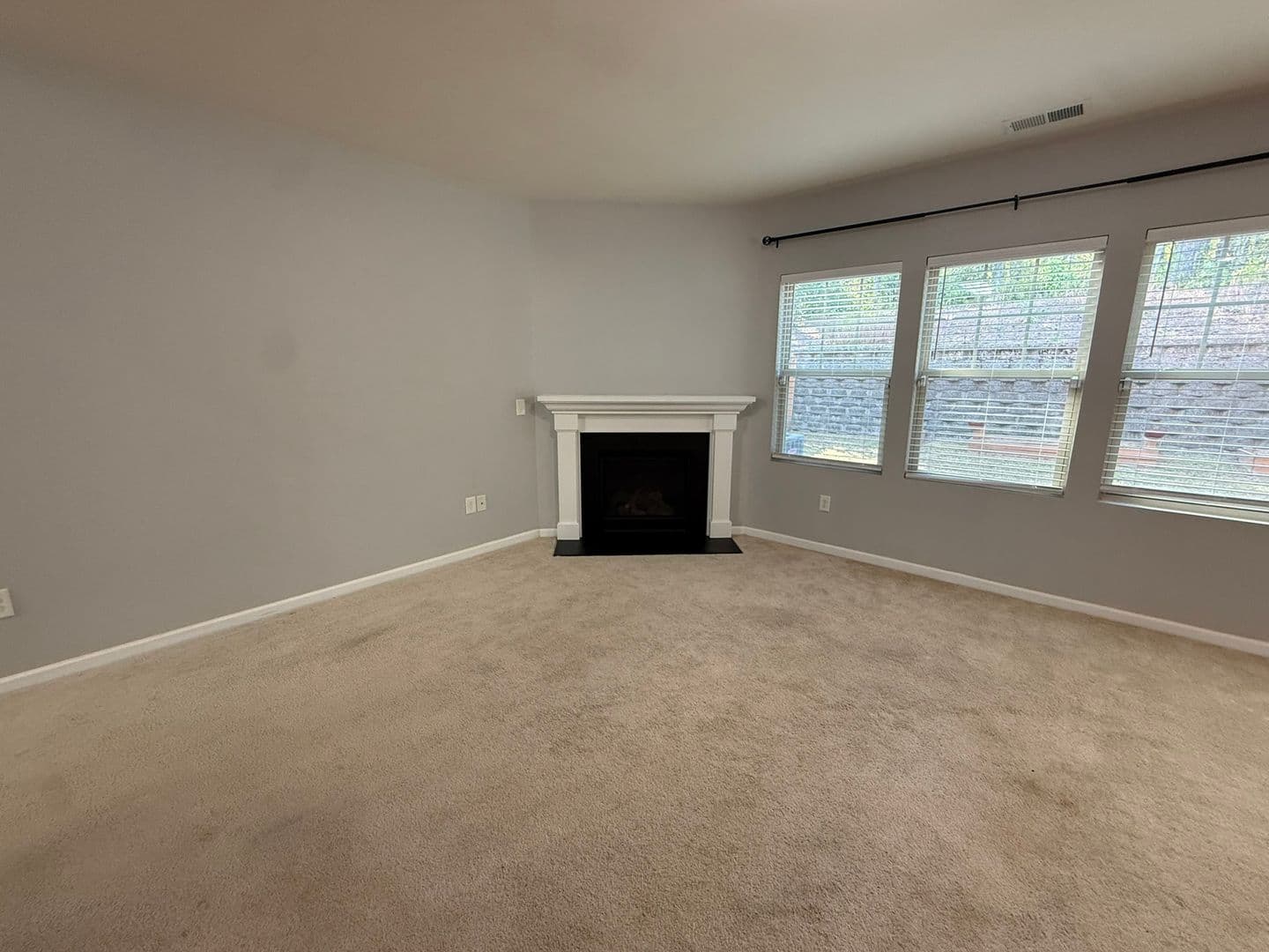 Durham House: 1052 Spacious Skies Lane