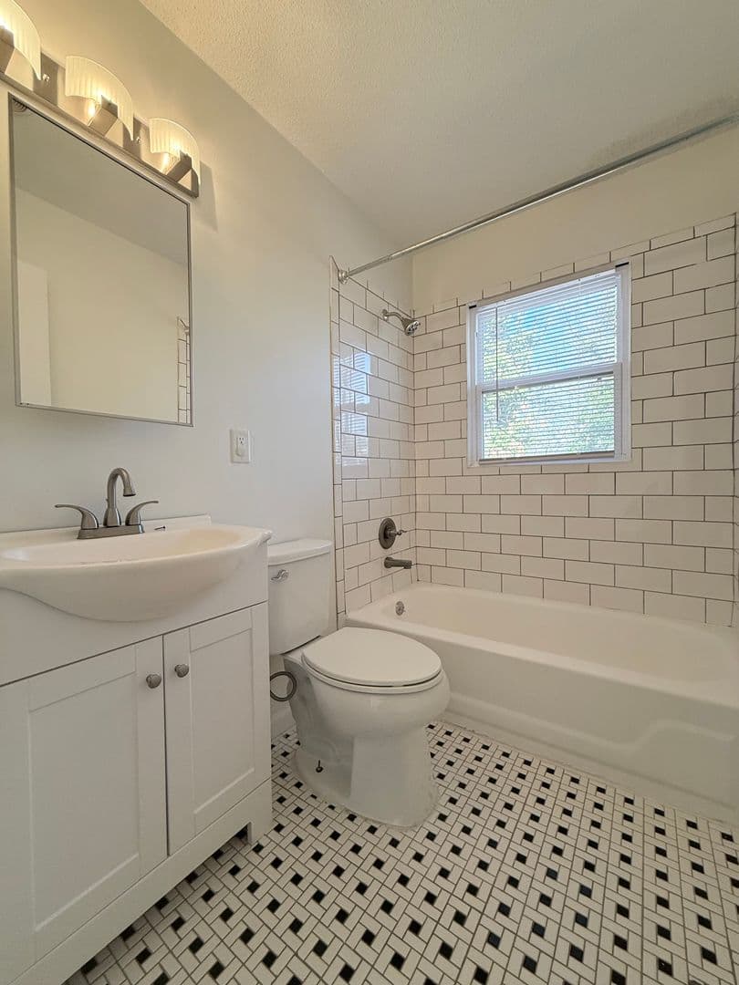 Raleigh Apartment: 3821 Lupton Circle