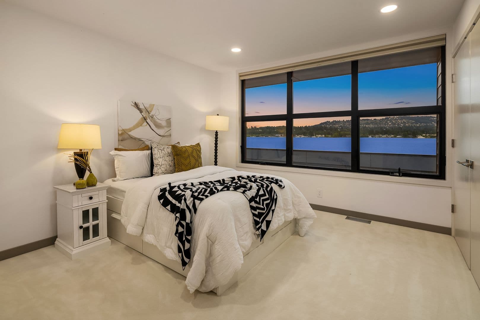 Mercer Island House: 3840 E Mercer Way