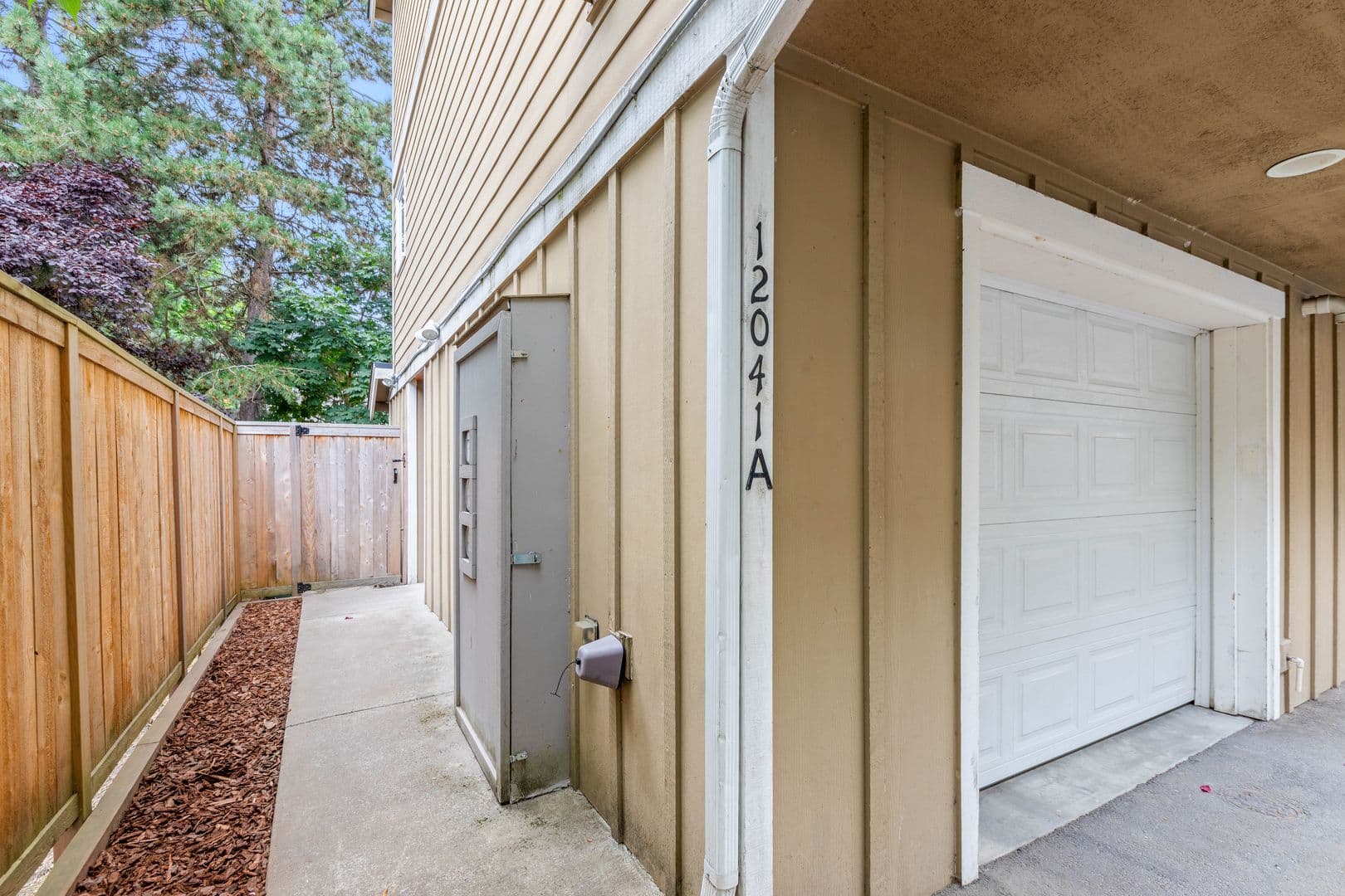 Seattle Townhome: 12041 33rd Ave NE #A