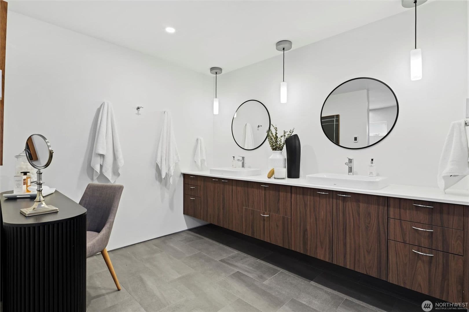 Kirkland House: 6304 Lakeview Drive