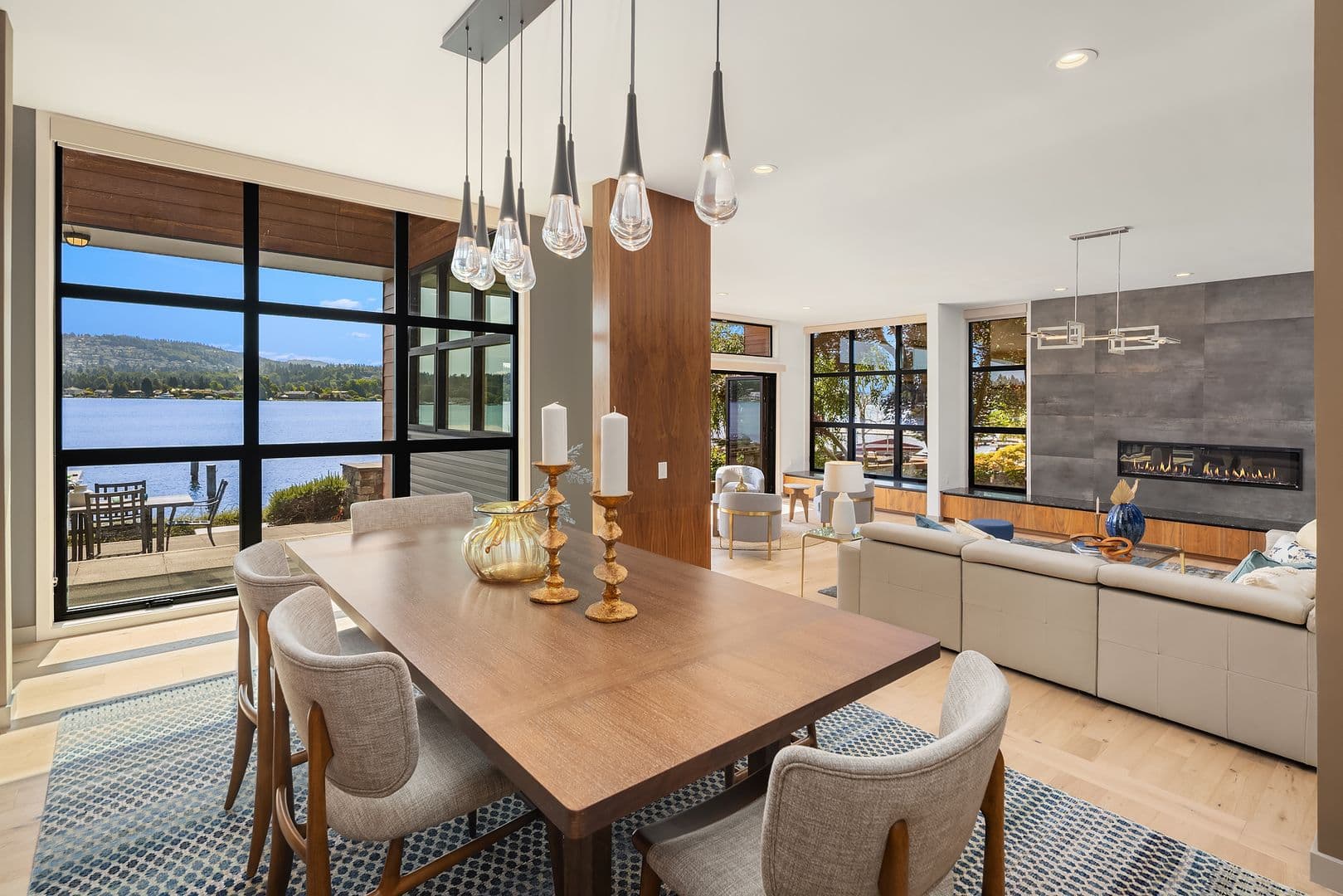 Mercer Island House: 3840 E Mercer Way