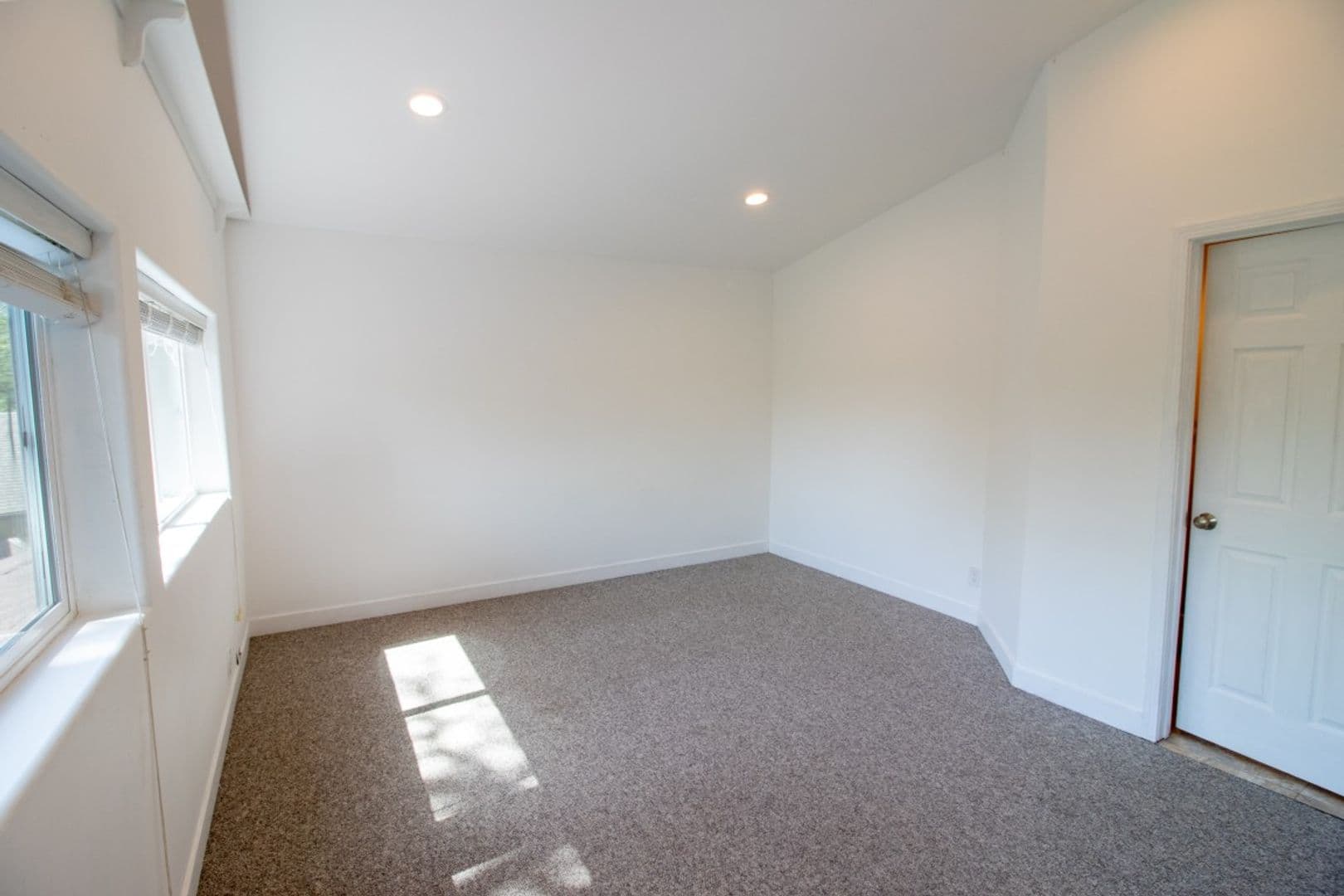 Mercer Island House: 7255 East Mercer Way