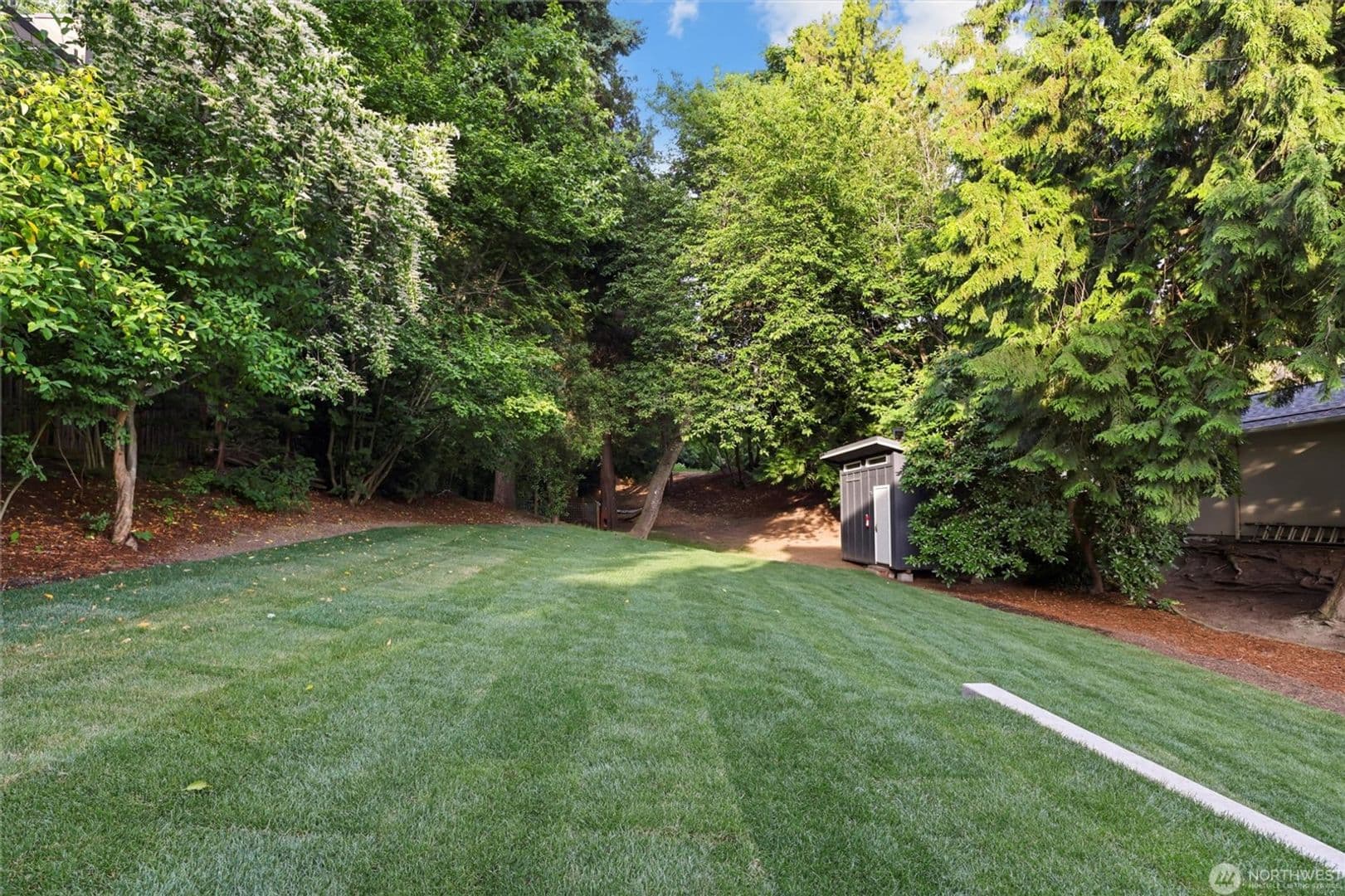 Kirkland House: 6304 Lakeview Drive