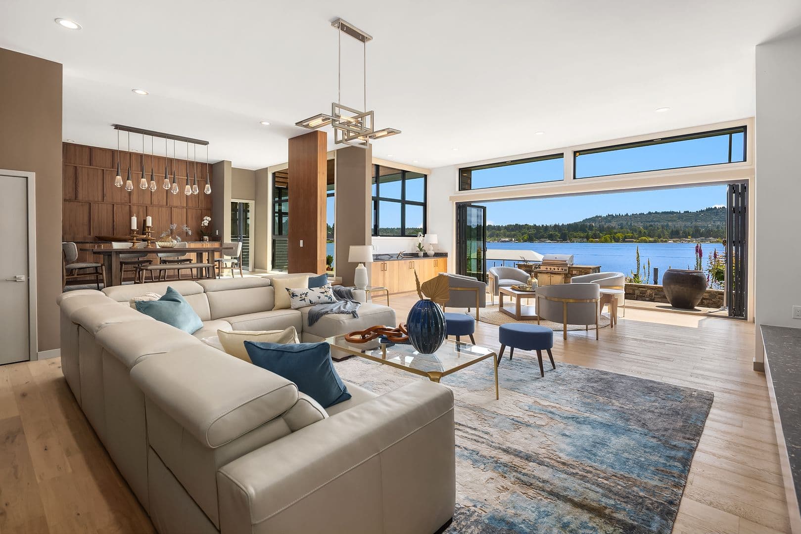 Mercer Island House: 3840 E Mercer Way