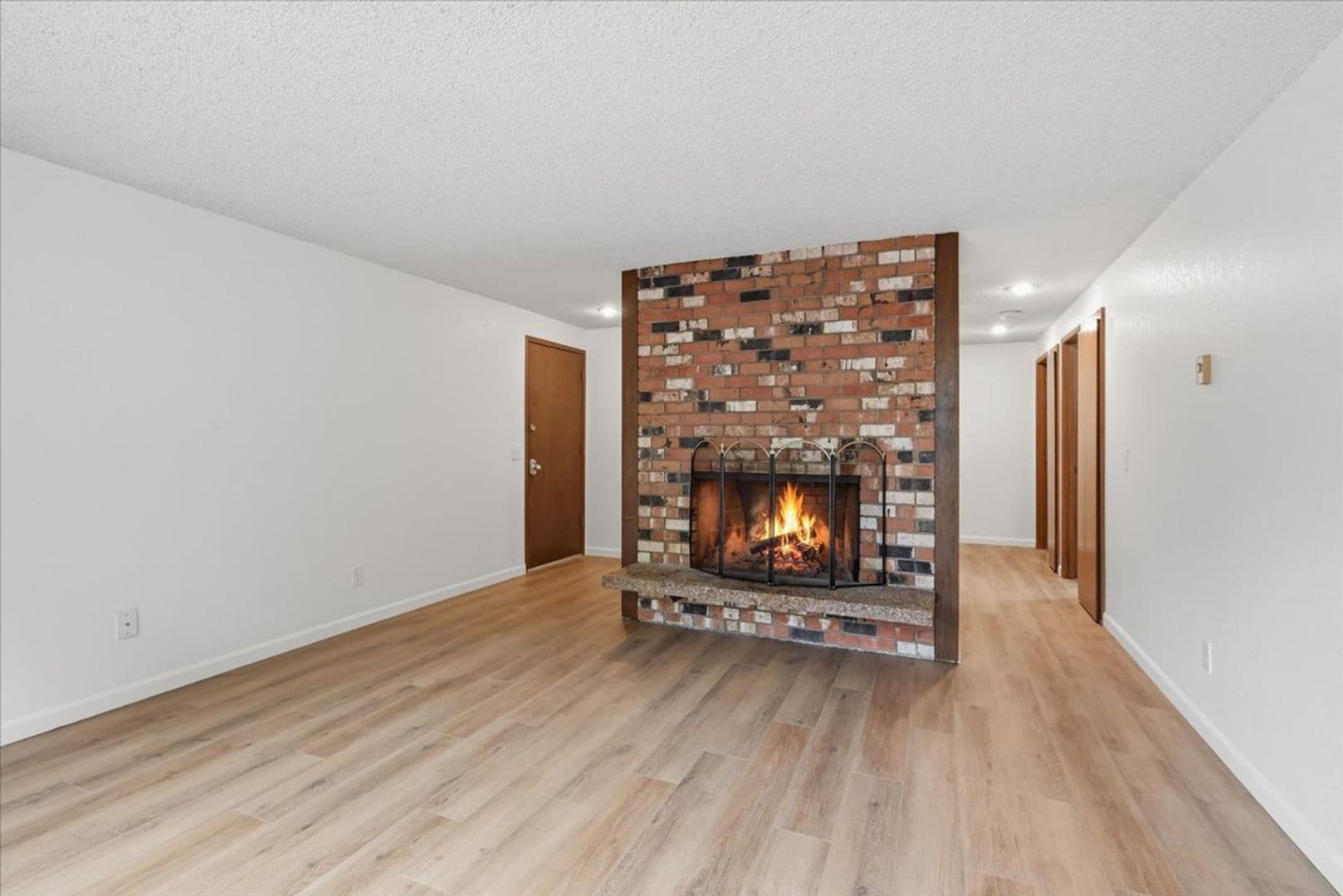 Lake Forest Park Apartment: 19433 28th Avenue NE