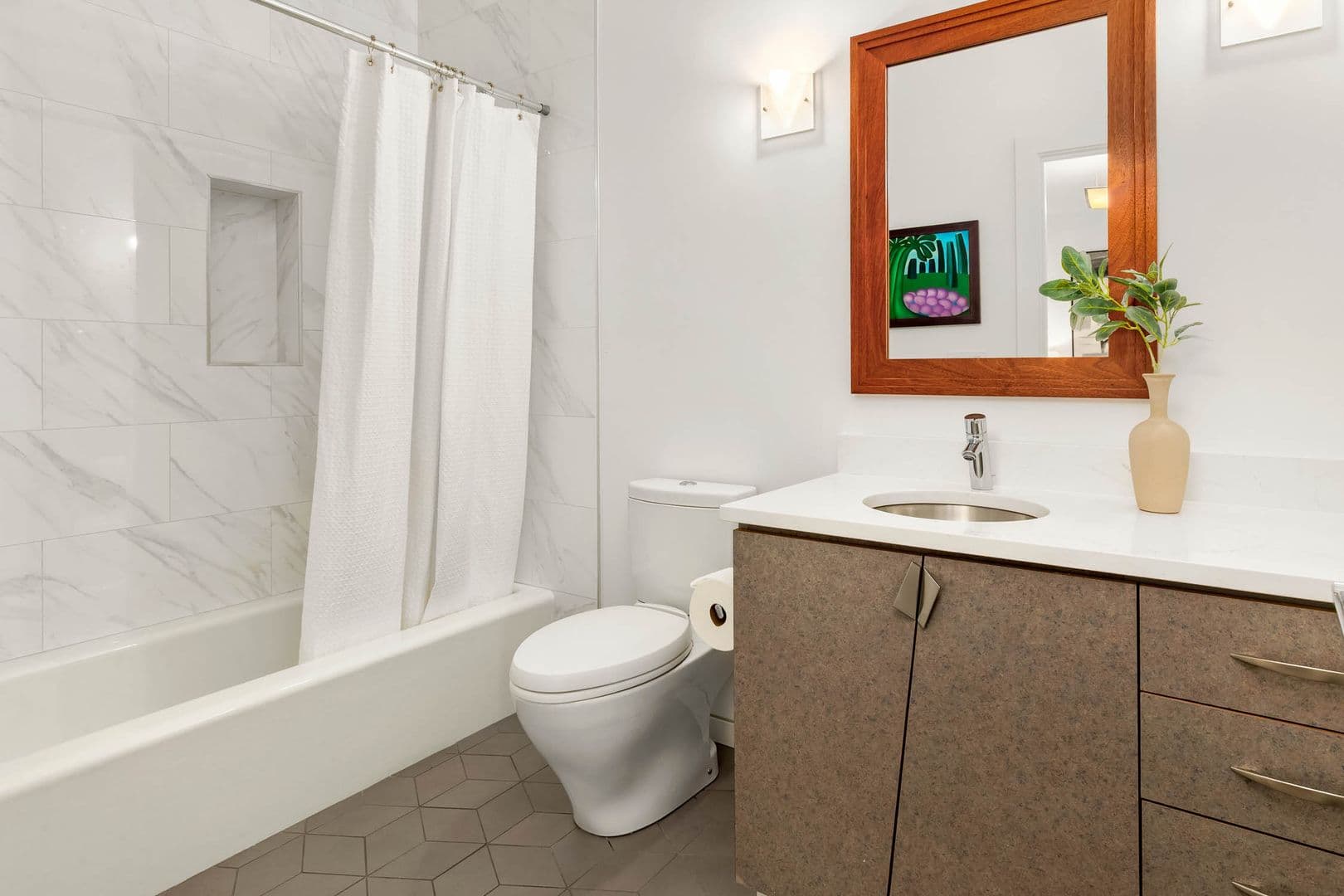 Yarrow Point House: 4218 92nd Avenue NE