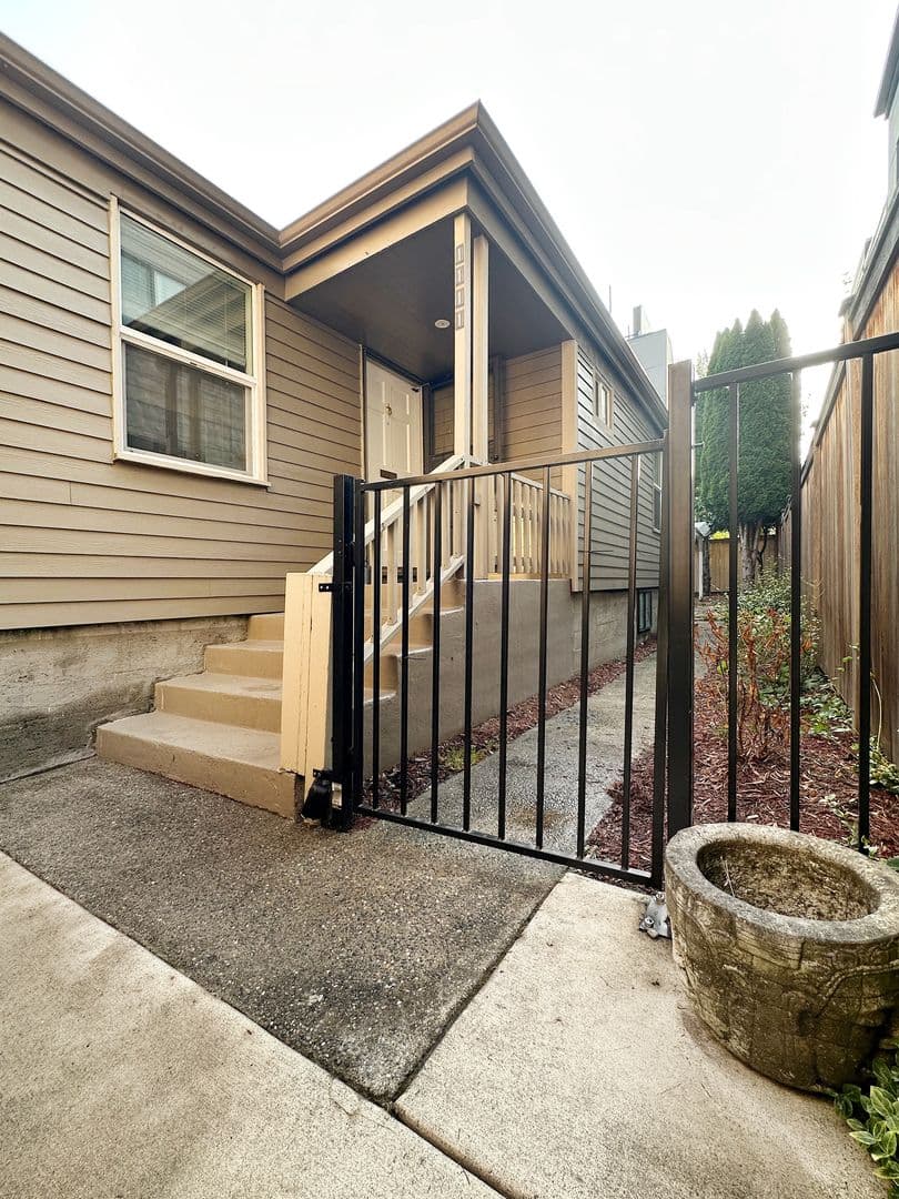 Seattle House: 1111 34th Ave