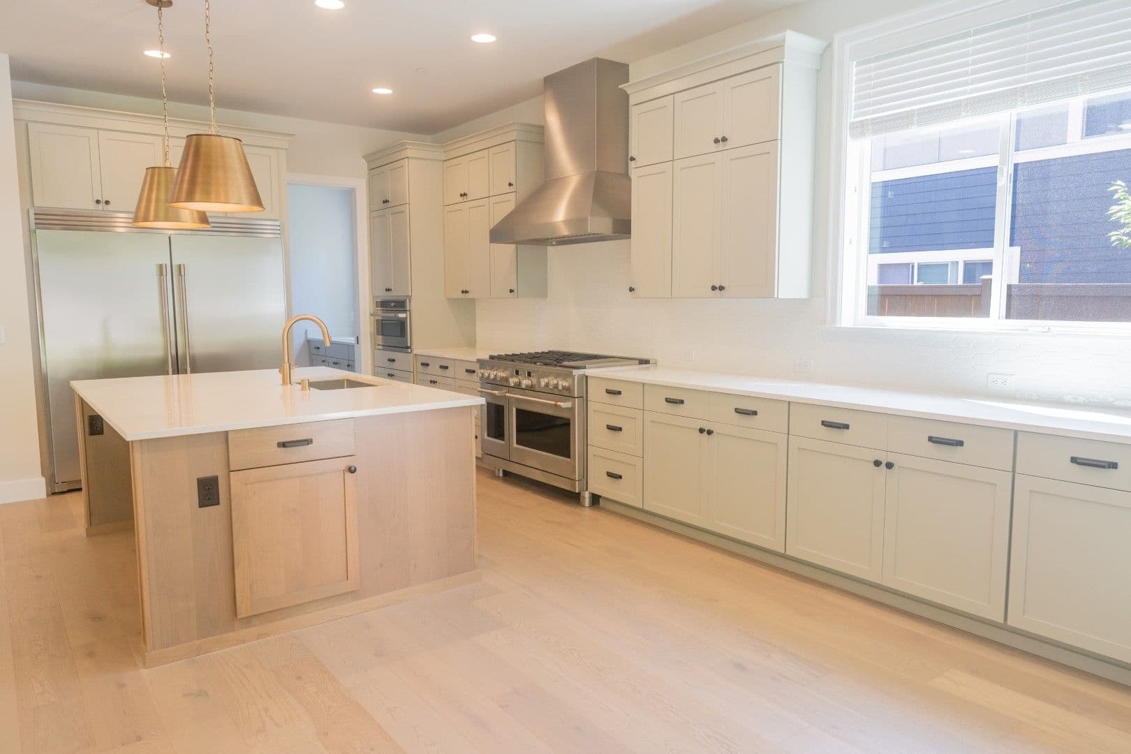 Kirkland House: 10420 NE 112th St