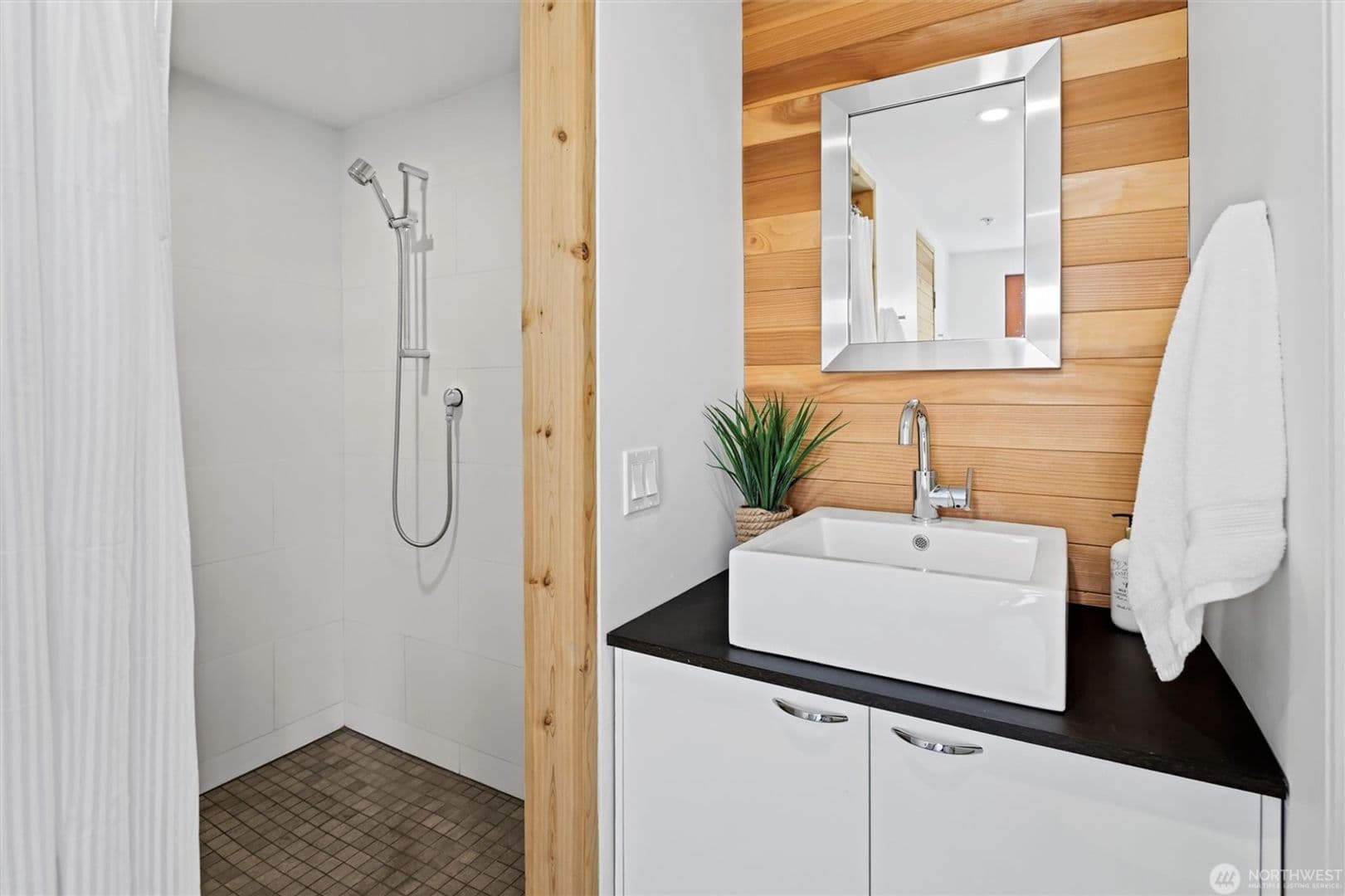 Kirkland House: 6304 Lakeview Drive