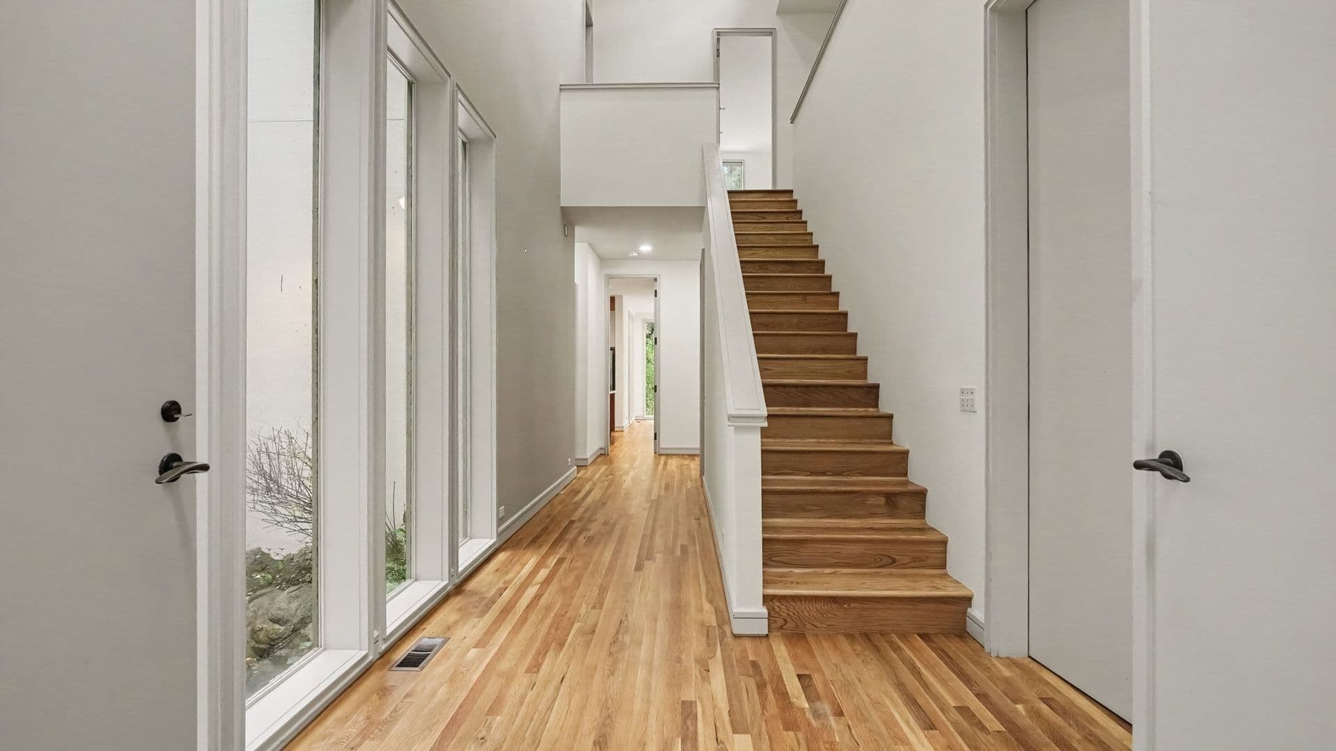 Bellevue House: 1121 W Lake Sammamish Pkwy SE